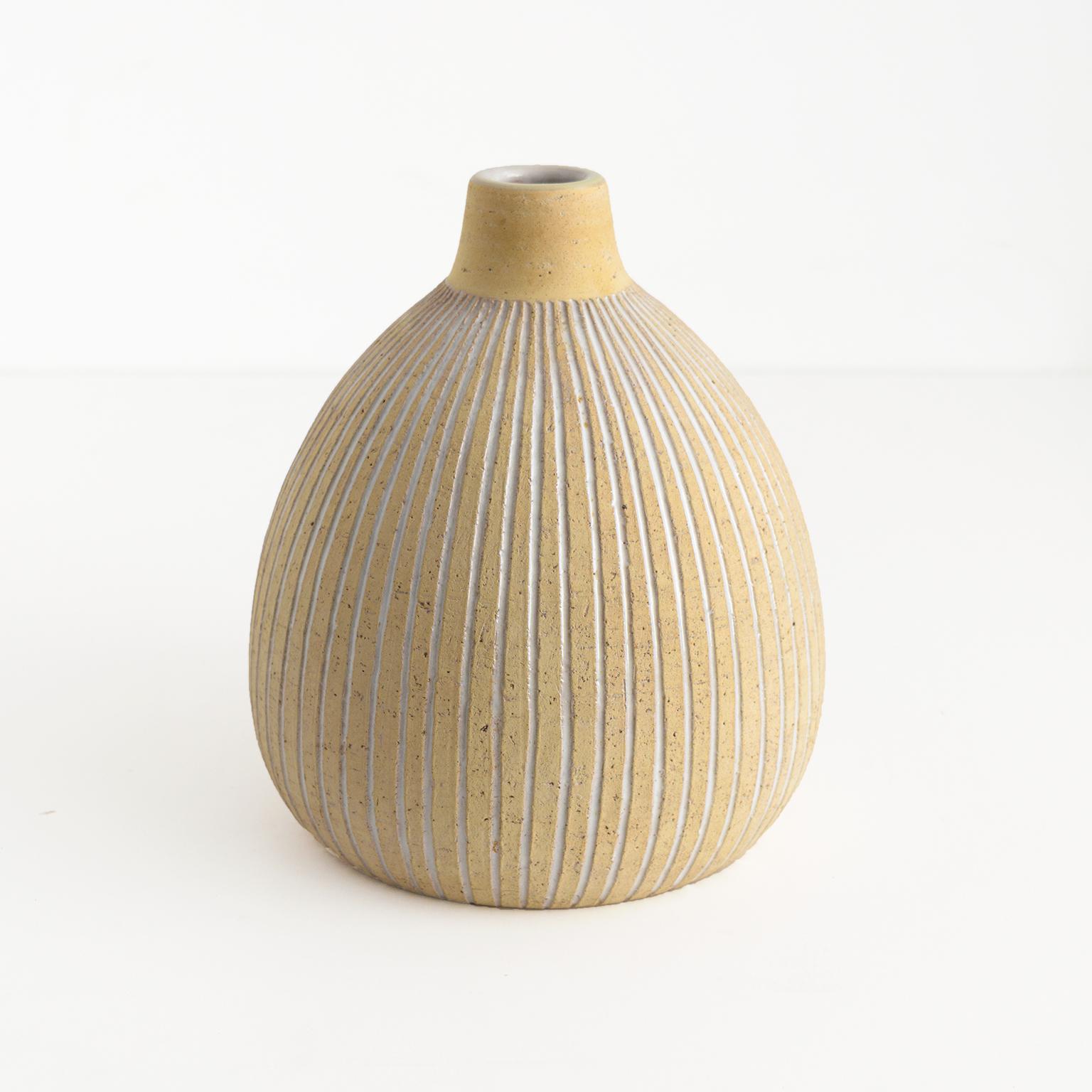 Edgar Böckman Scandinavian Modern partial glazed ceramic vase with carved grooves for Höganás, Sweden. Signed 