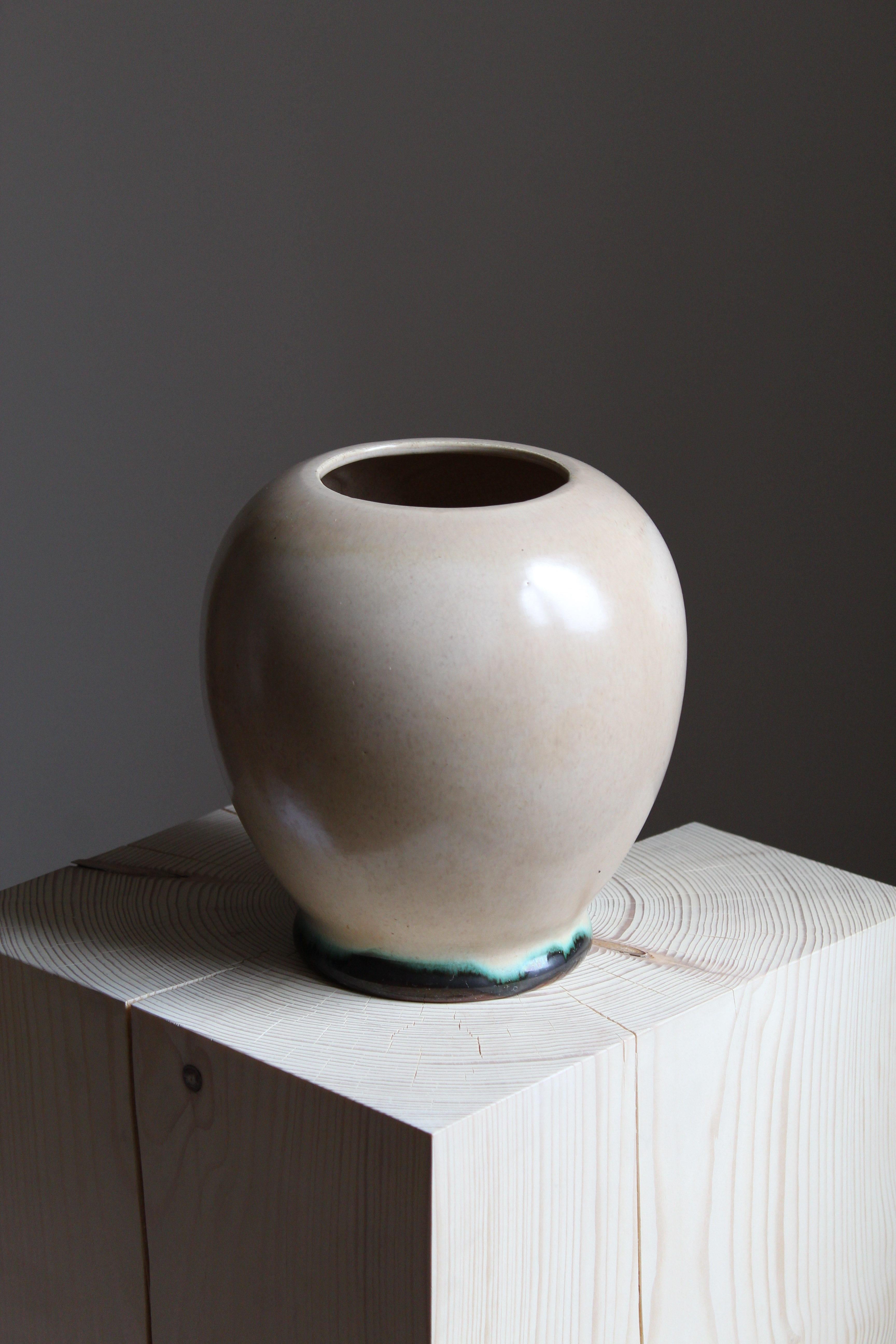 A modernist vase. Designed by Edgar Böckman, Höganäs, c. 1920s. In glazed stone- or earthenware. Unsigned.