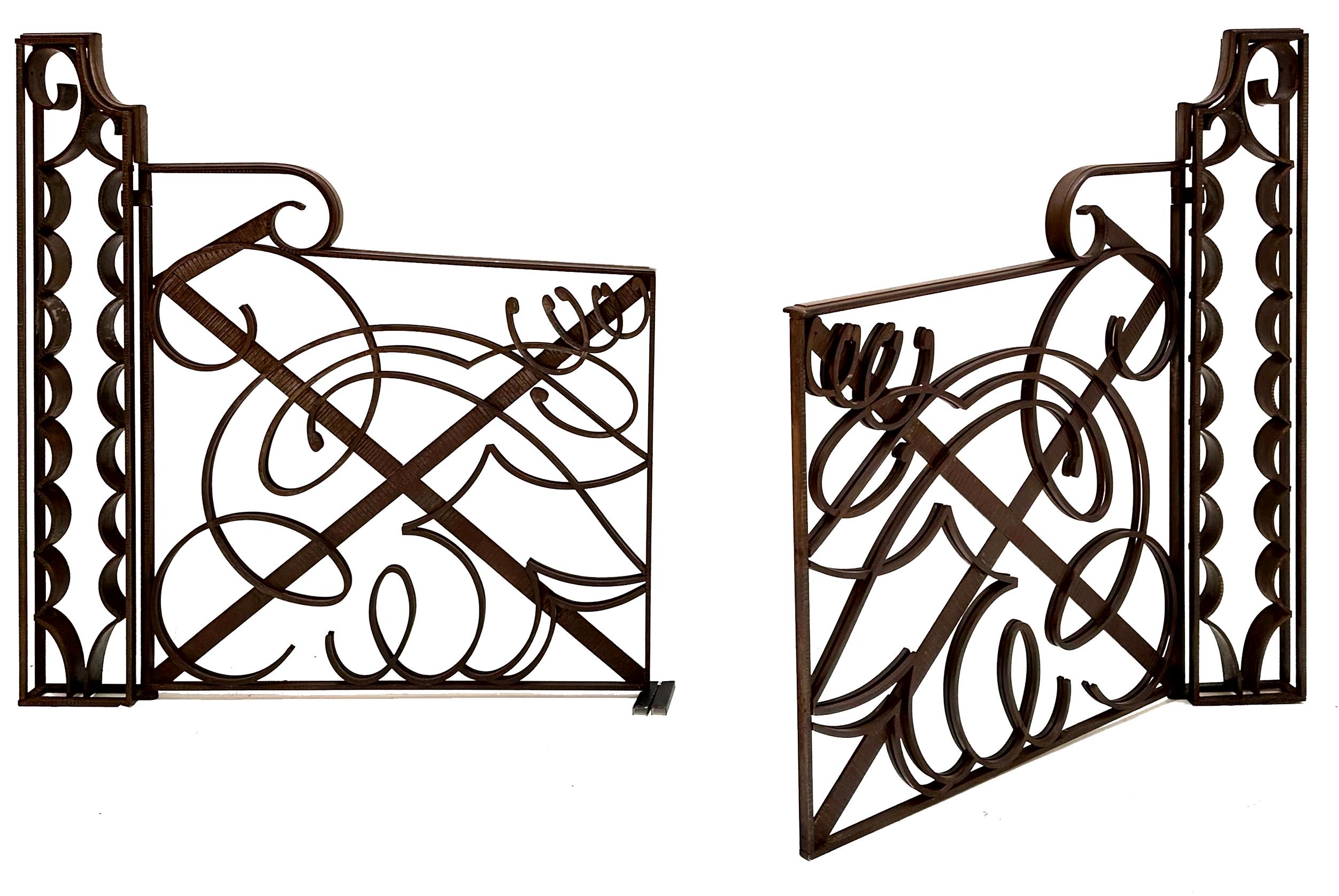 Edgar Brandt - Paire de Grilles d'Intérieur en Fer Forgé (circa 1925-1930)

Type : Paire de grilles d'intérieur en fer forgé
Date de création : Vers 1925-1930
Dimensions : Hauteur maximale : 134 cm  Longueur totale : 226 cm
Composition : Quatre