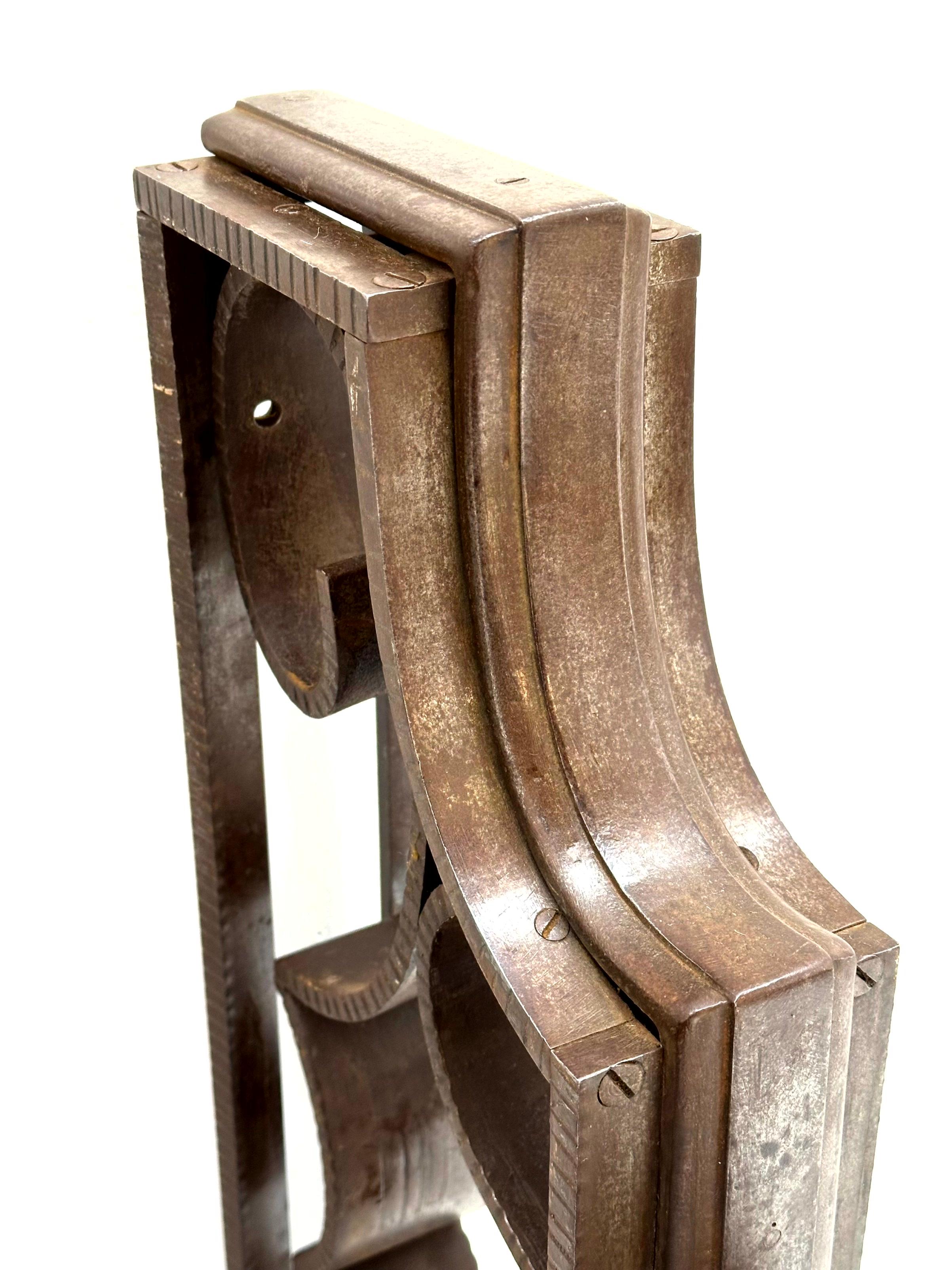 European Edgar Brandt - Paire de Grilles d'Intérieur en Fer Forgé (circa 1925-1930) For Sale