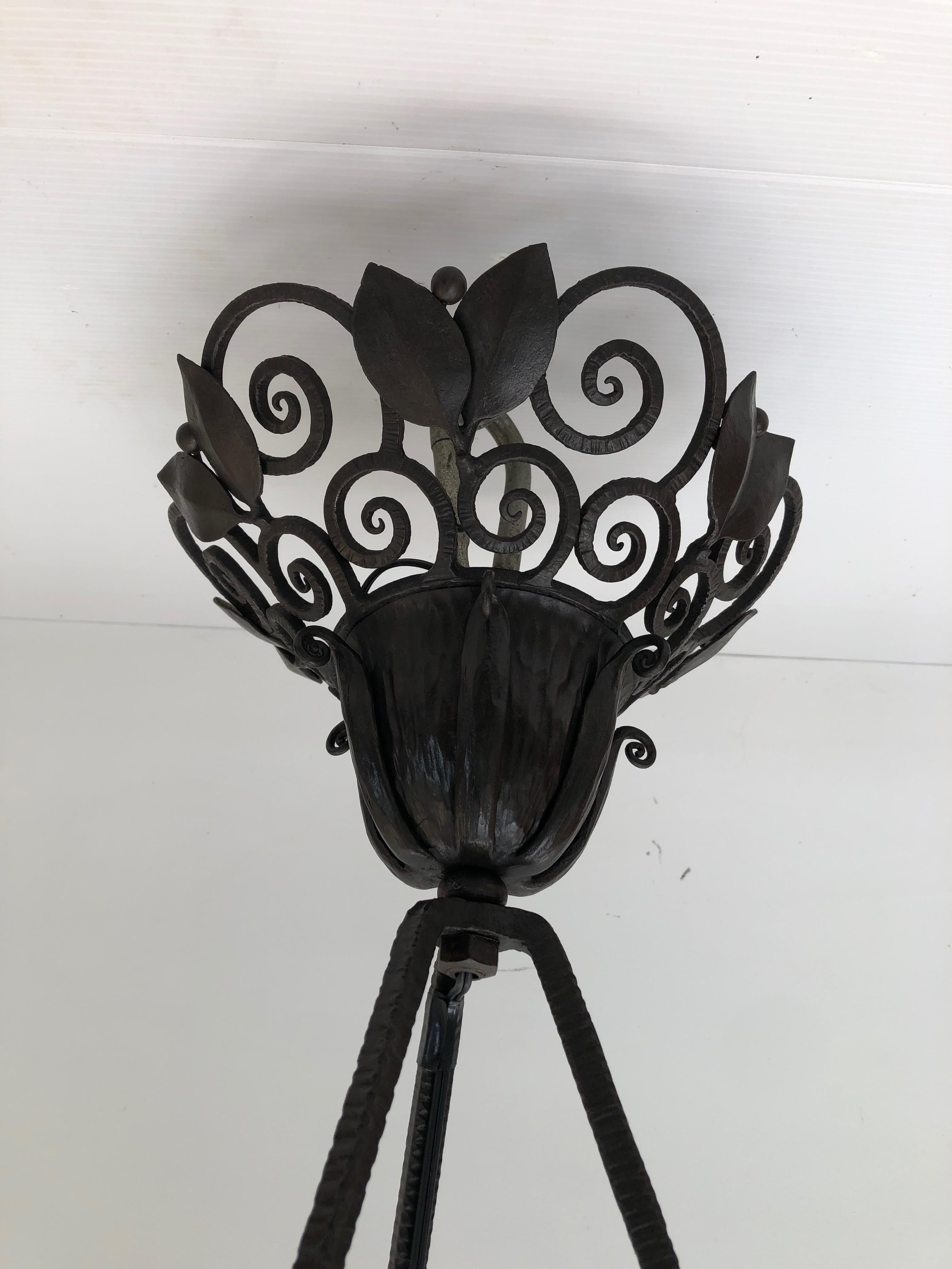 Edgar Brandt and Daum Nancy Art Deco Chandelier In Excellent Condition For Sale In NANTES, FR