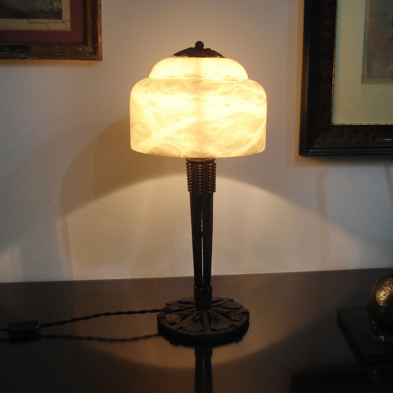 Edgar Brandt Art Deco Ginkgo Leaves Wrought Iron Table Lamp In Good Condition In Bochum, NRW