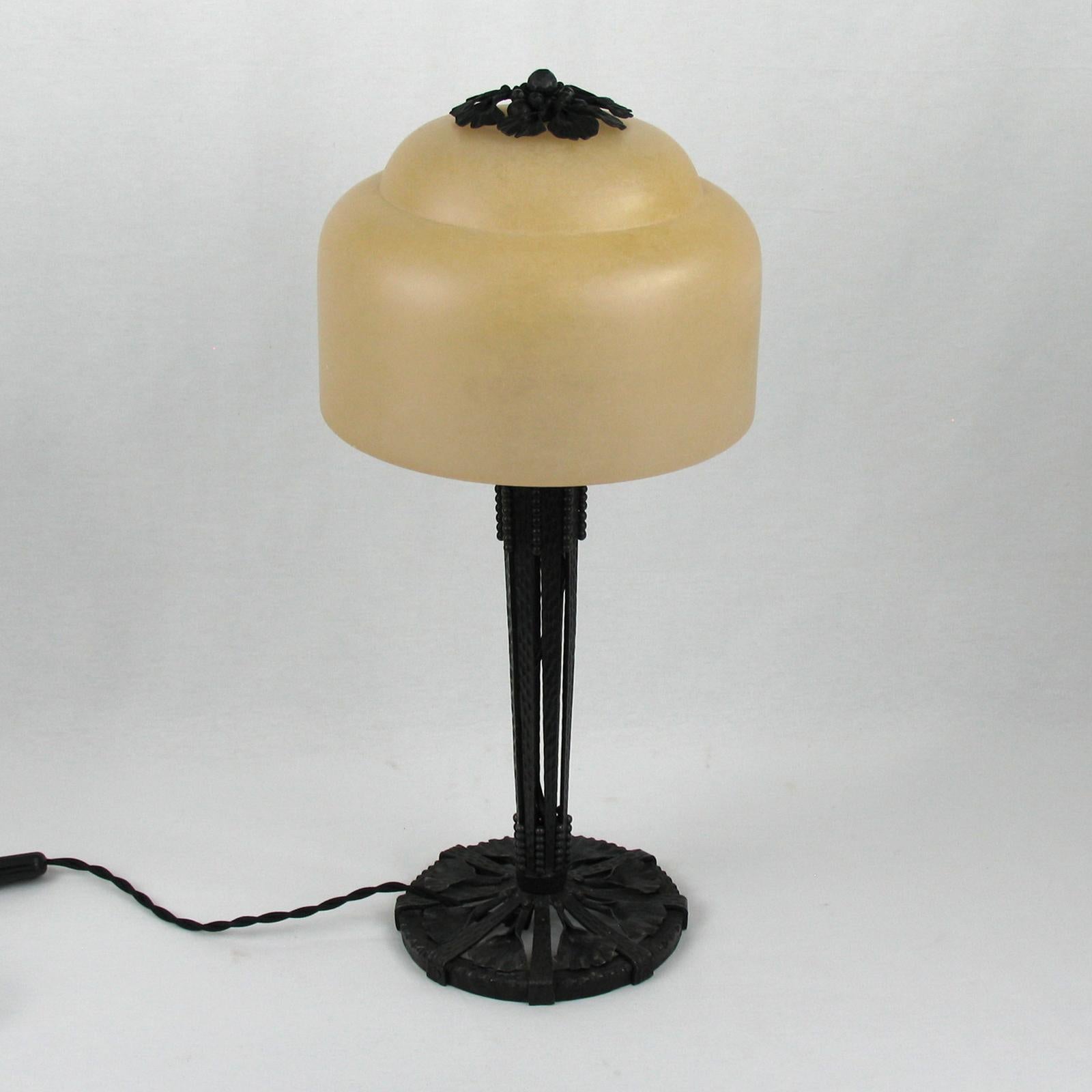 Lampe de bureau Art Déco Ginkgo feuilles en fer forgé Edgar Brandt en vente 1