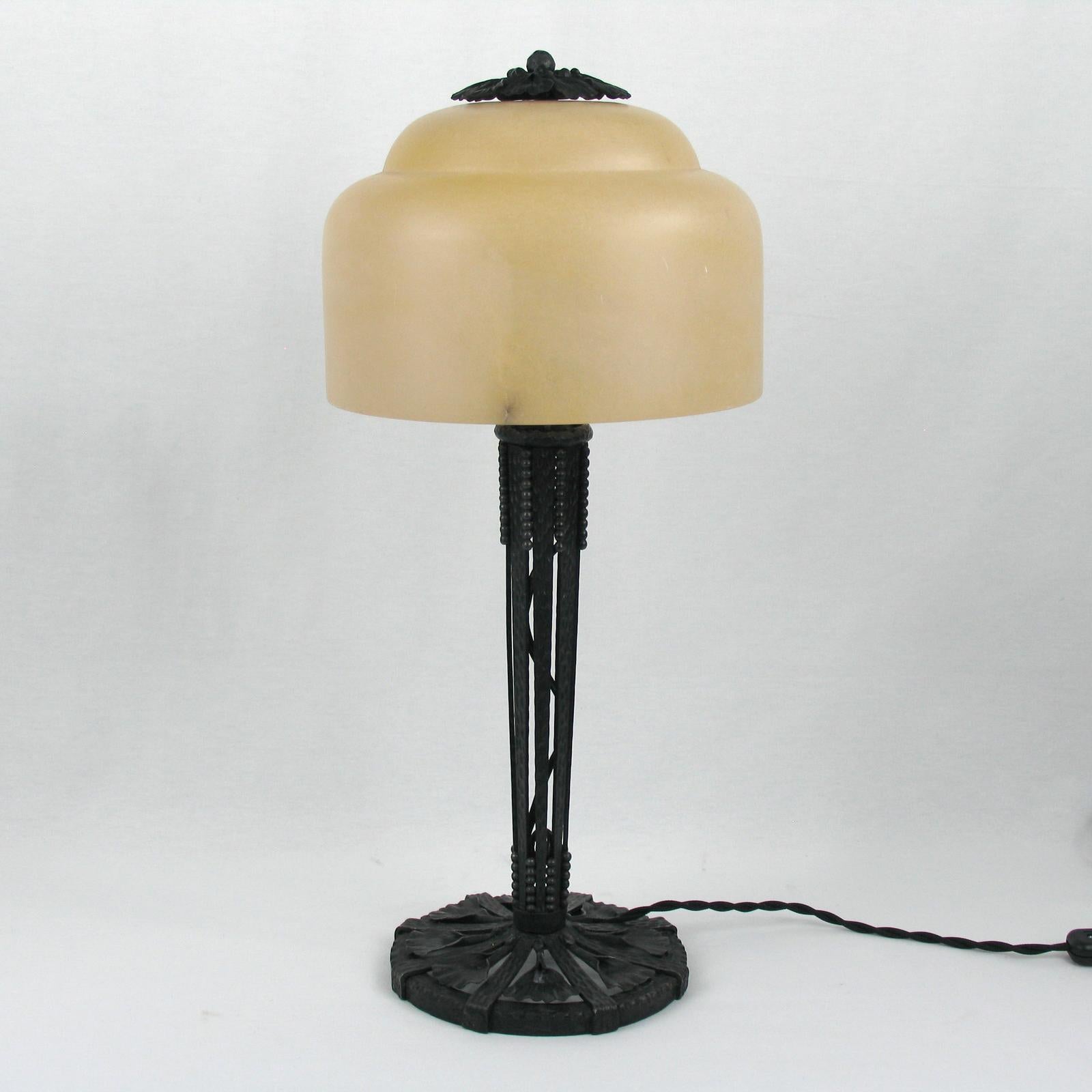 Lampe de bureau Art Déco Ginkgo feuilles en fer forgé Edgar Brandt en vente 3