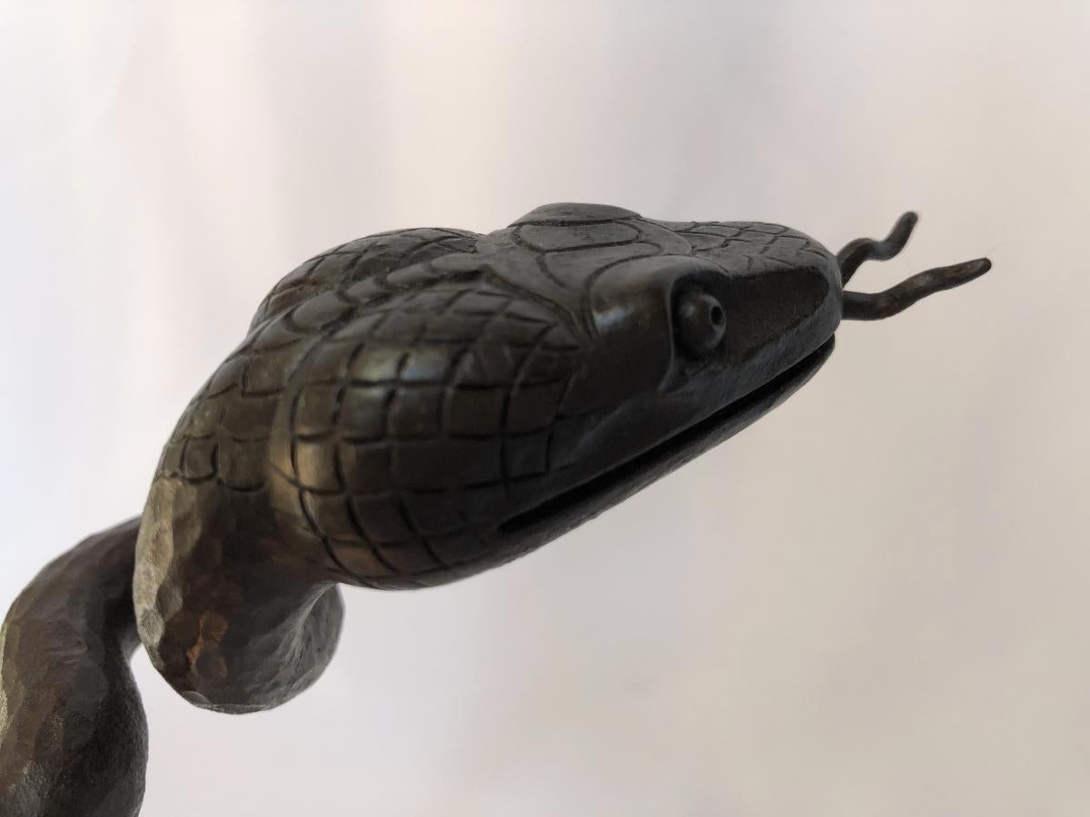 Français Élément décoratif serpent en fer forgé Art Déco Edgar Brandt en vente