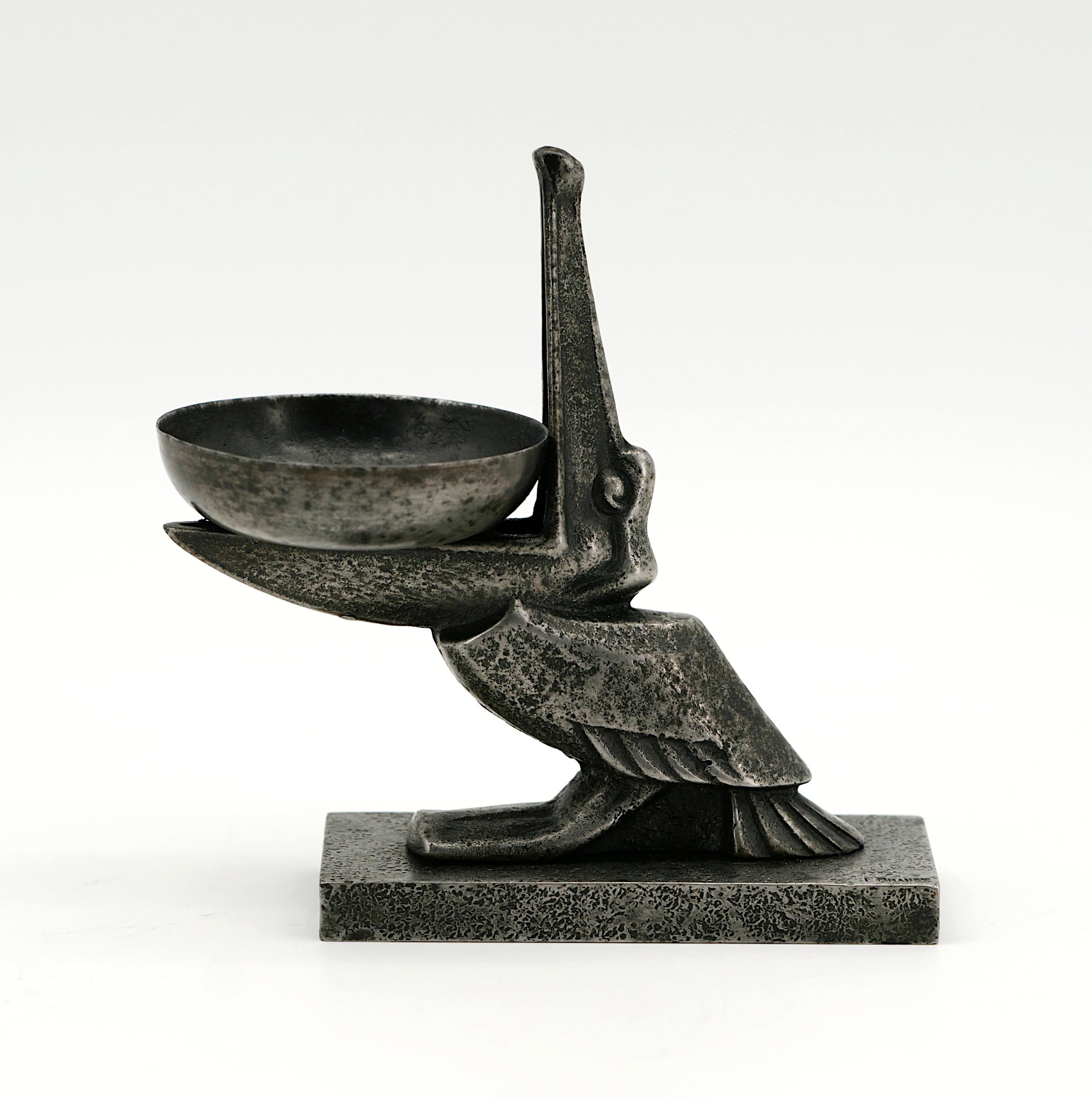Pellicano francese in ferro battuto Art Déco di Edgar Brandt, Francia, anni Venti. Altezza: 14,2 cm (5,6
