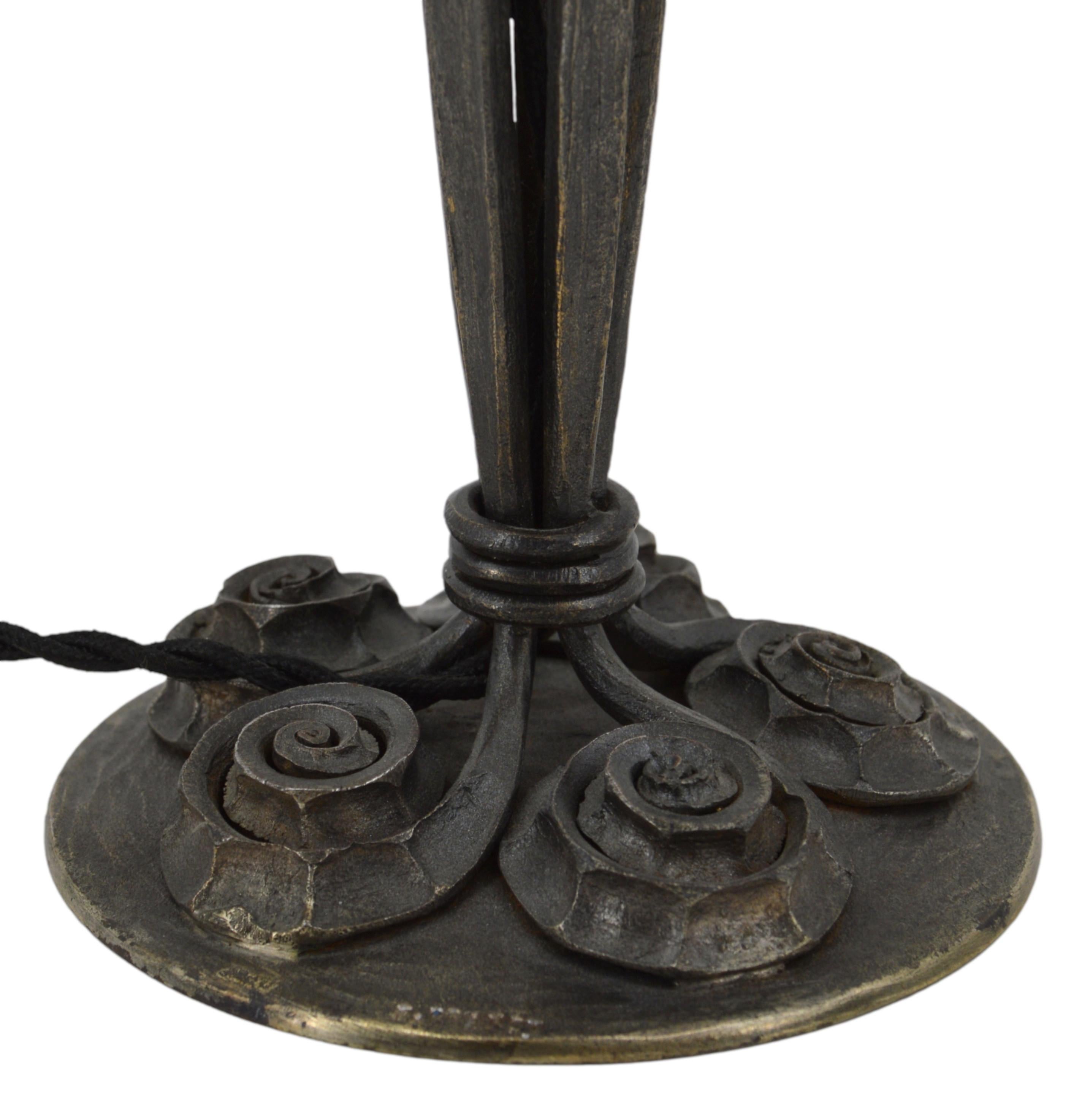 Edgar BRANDT Lámpara de mesa francesa Art Decó de hierro forjado, 1920 Francés en venta