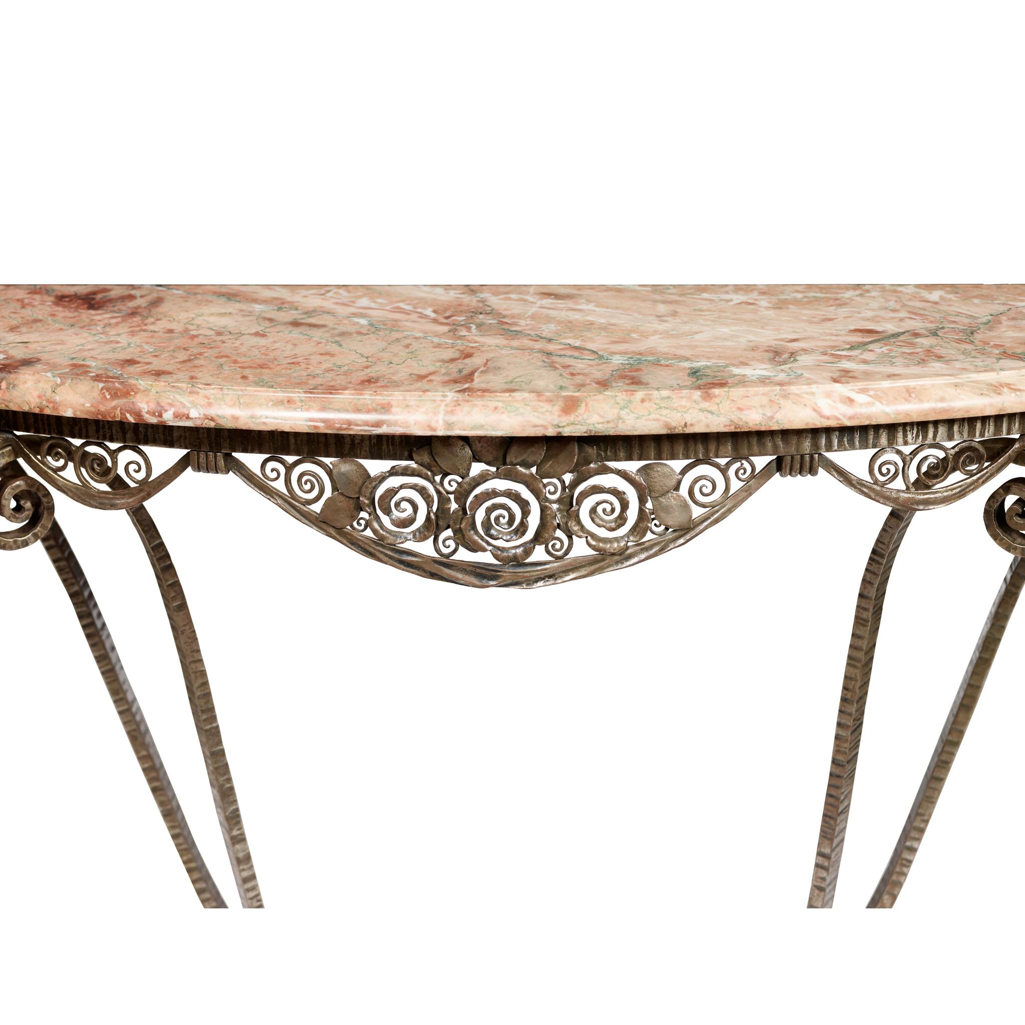 Edgar Brandt (1880-1960)
Table console 'Simplicité', circa 1925
Acier forgé, marbre
Mesures : 150.5cm de large, 87.5cm de haut, 45.5cm de profondeur.
