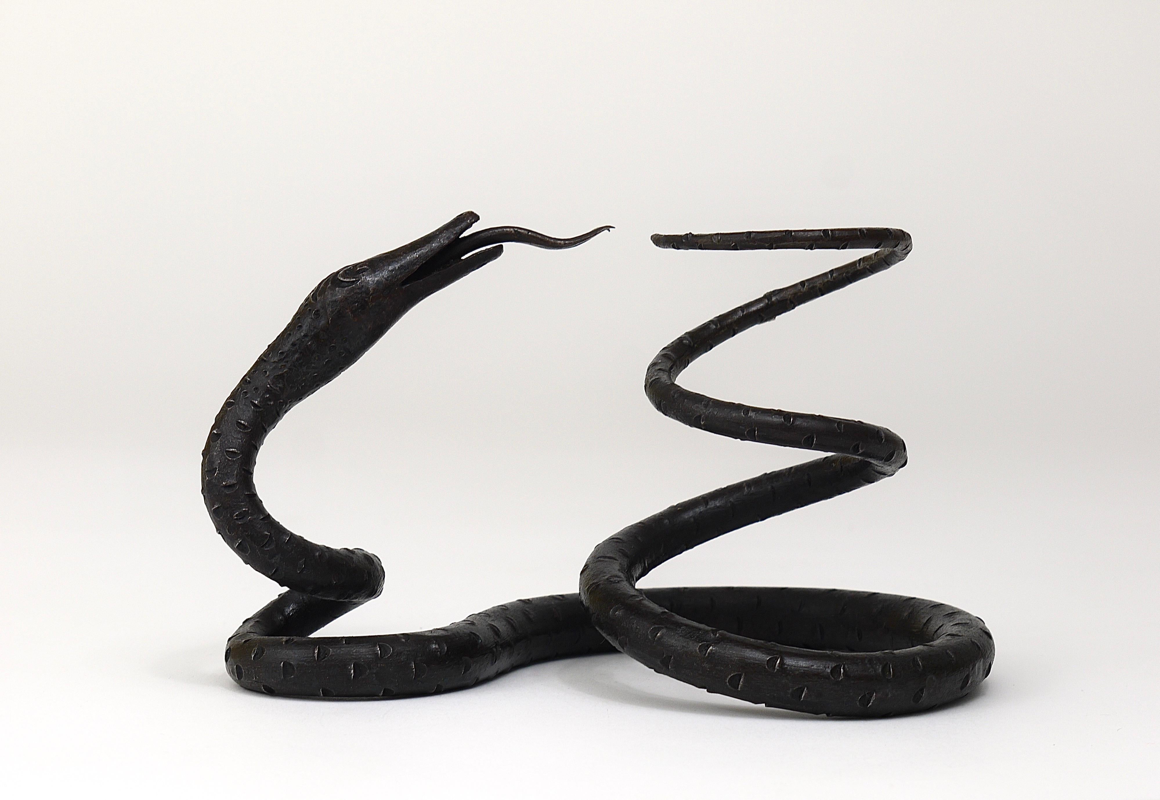 Handgeschmiedete Schlangen- oder Schlange-Skulptur aus Eisen im Edgar Brandt-Stil, Österreich, 1920er Jahre (Frühes 20. Jahrhundert) im Angebot