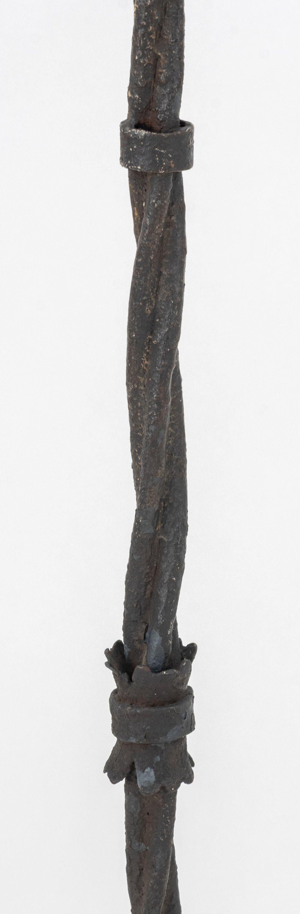 italien Lampadaire en fer forgé de style Edgar Brandt en vente