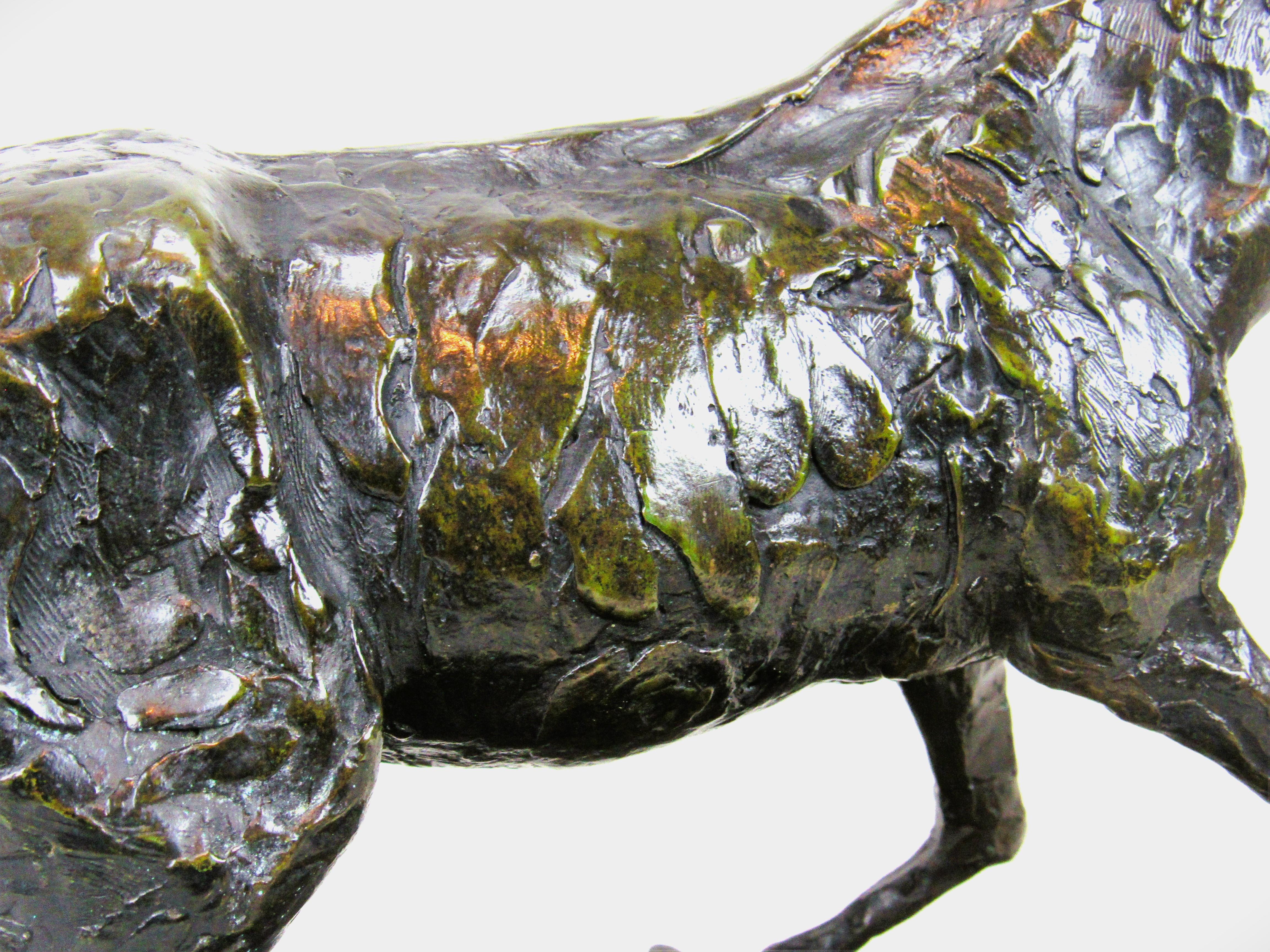 Cheval franchissant un obstacle (œuvre numéro 48)

Bronze à patine vert brun foncé portant le cachet de la signature 