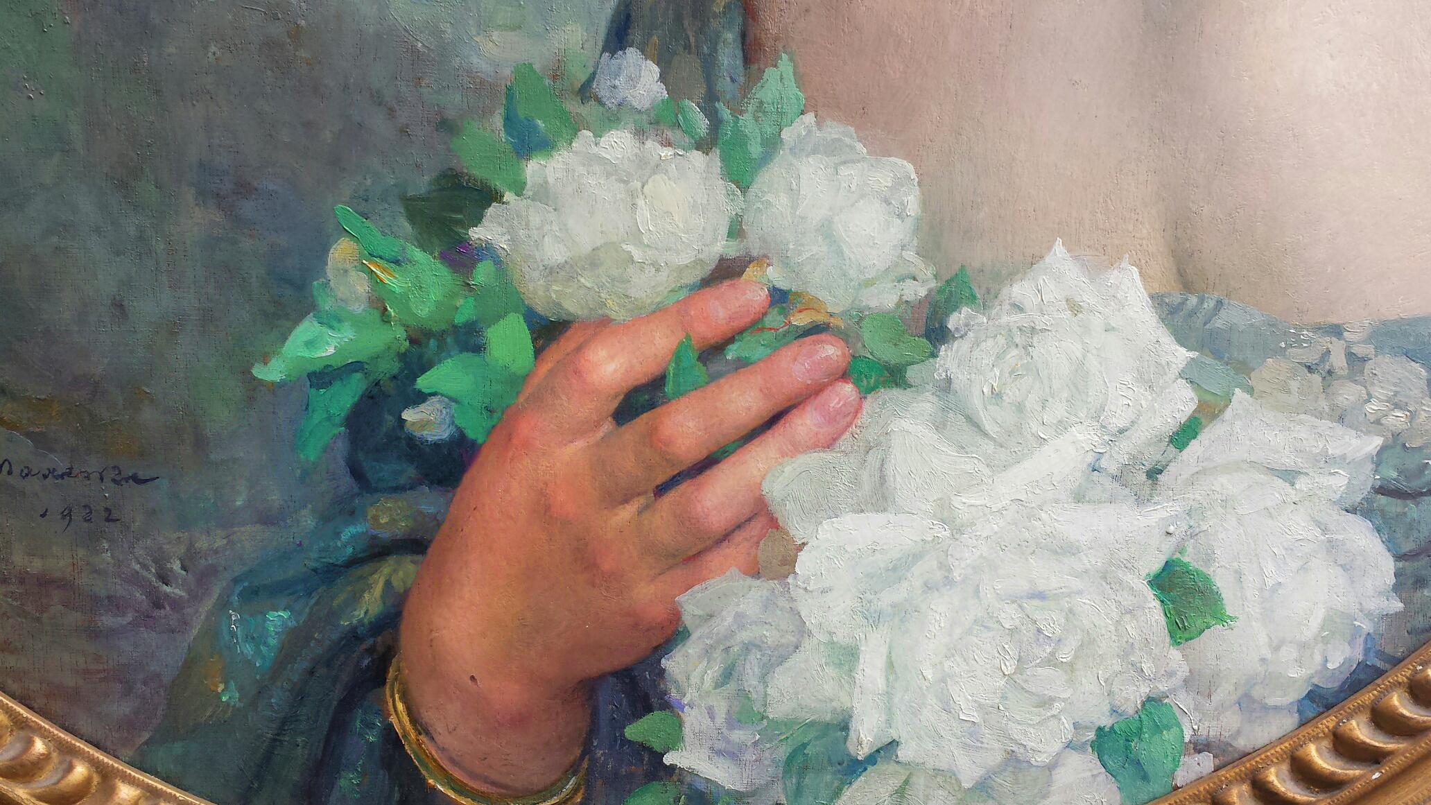 Elegante Frau, die weiße Rosen und Blumen hält, Porträt Champetre Französisch Symbolist  im Angebot 3