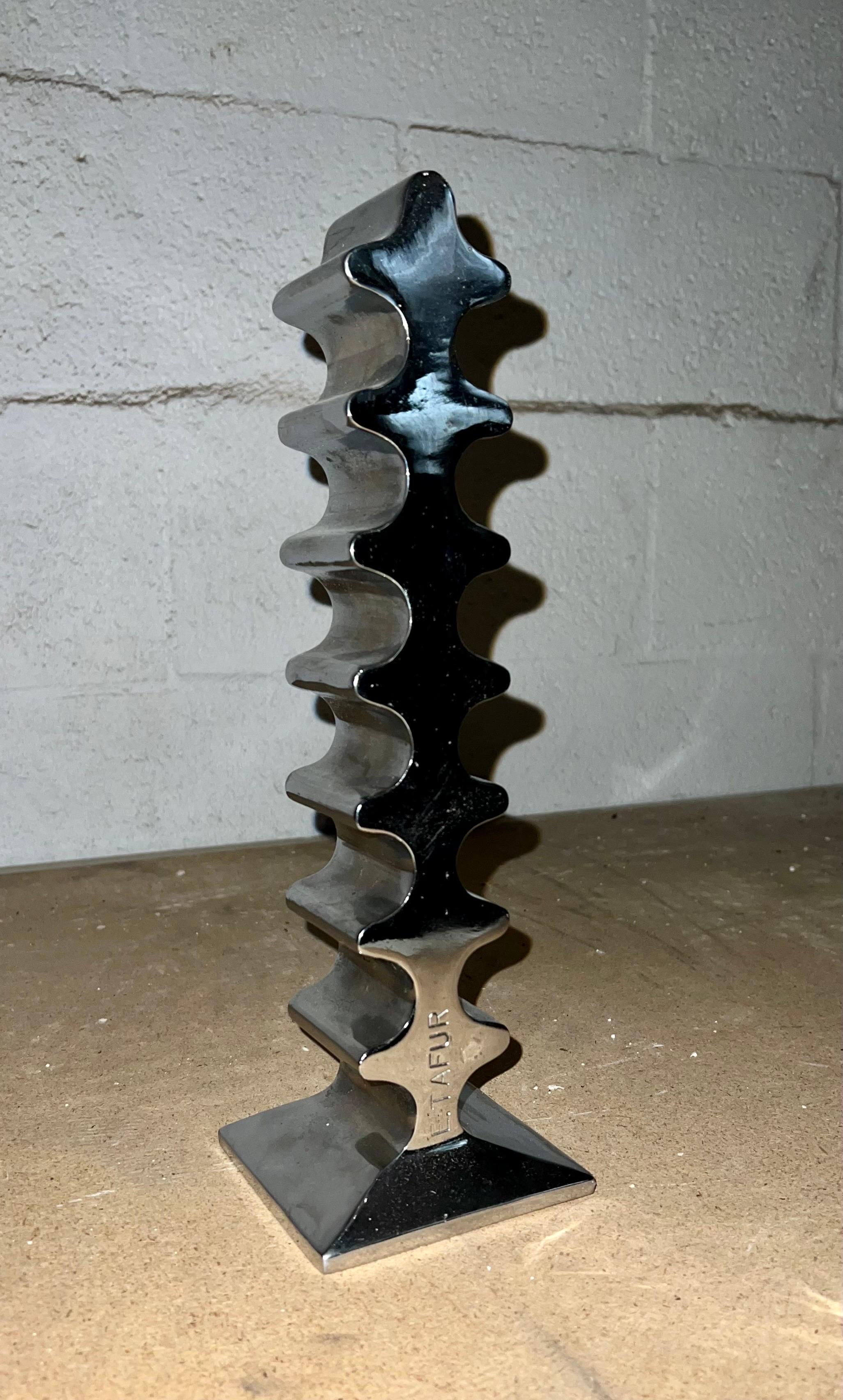 Lateinamerikanische abstrakte geometrische architektonische Skulptur aus Chrombronze und Bronze, E. Tafur im Angebot 9