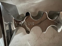 Escultura arquitectónica latinoamericana abstracta geométrica de bronce cromado E. Tafur