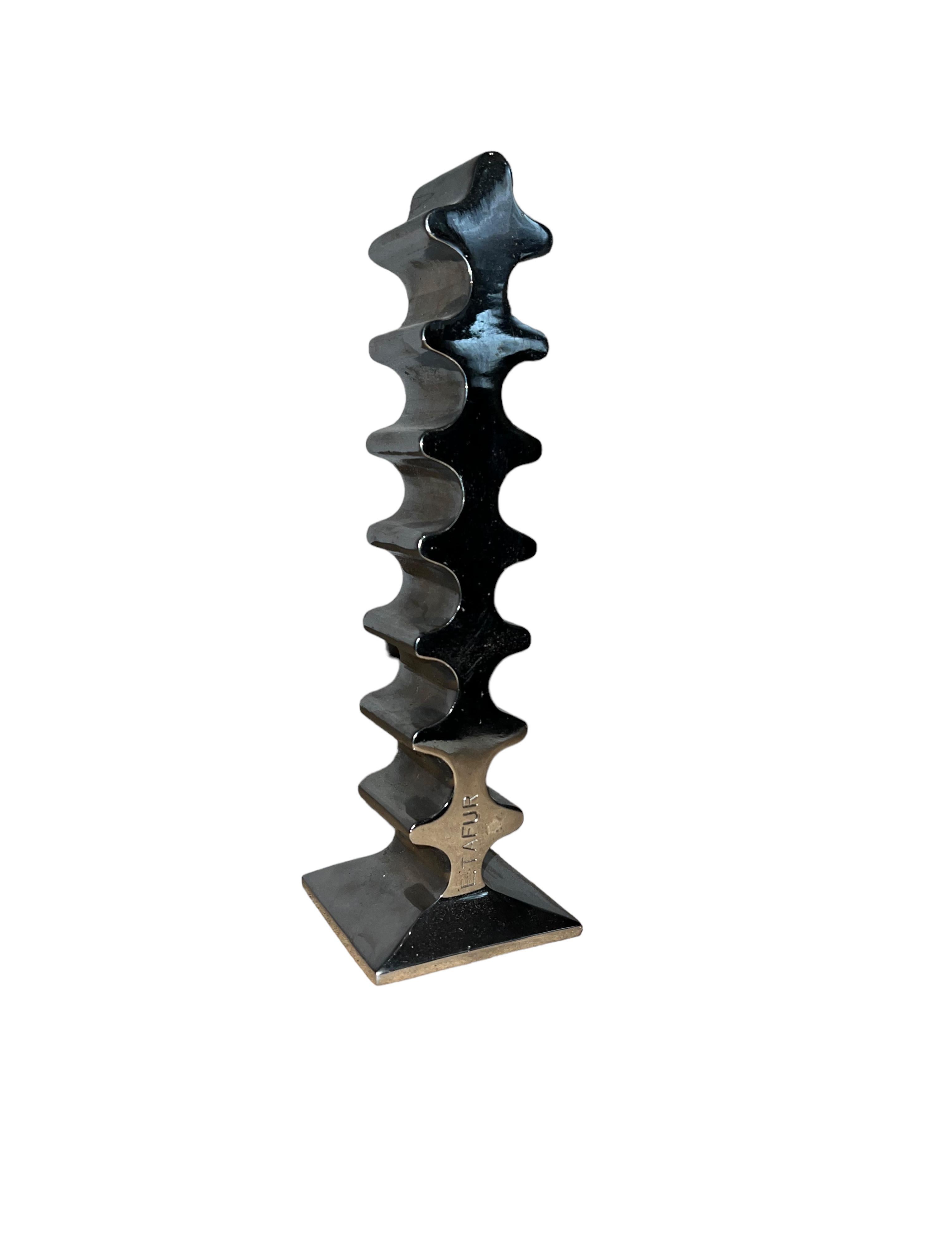 Lateinamerikanische abstrakte geometrische architektonische Skulptur aus Chrombronze und Bronze, E. Tafur im Angebot 4