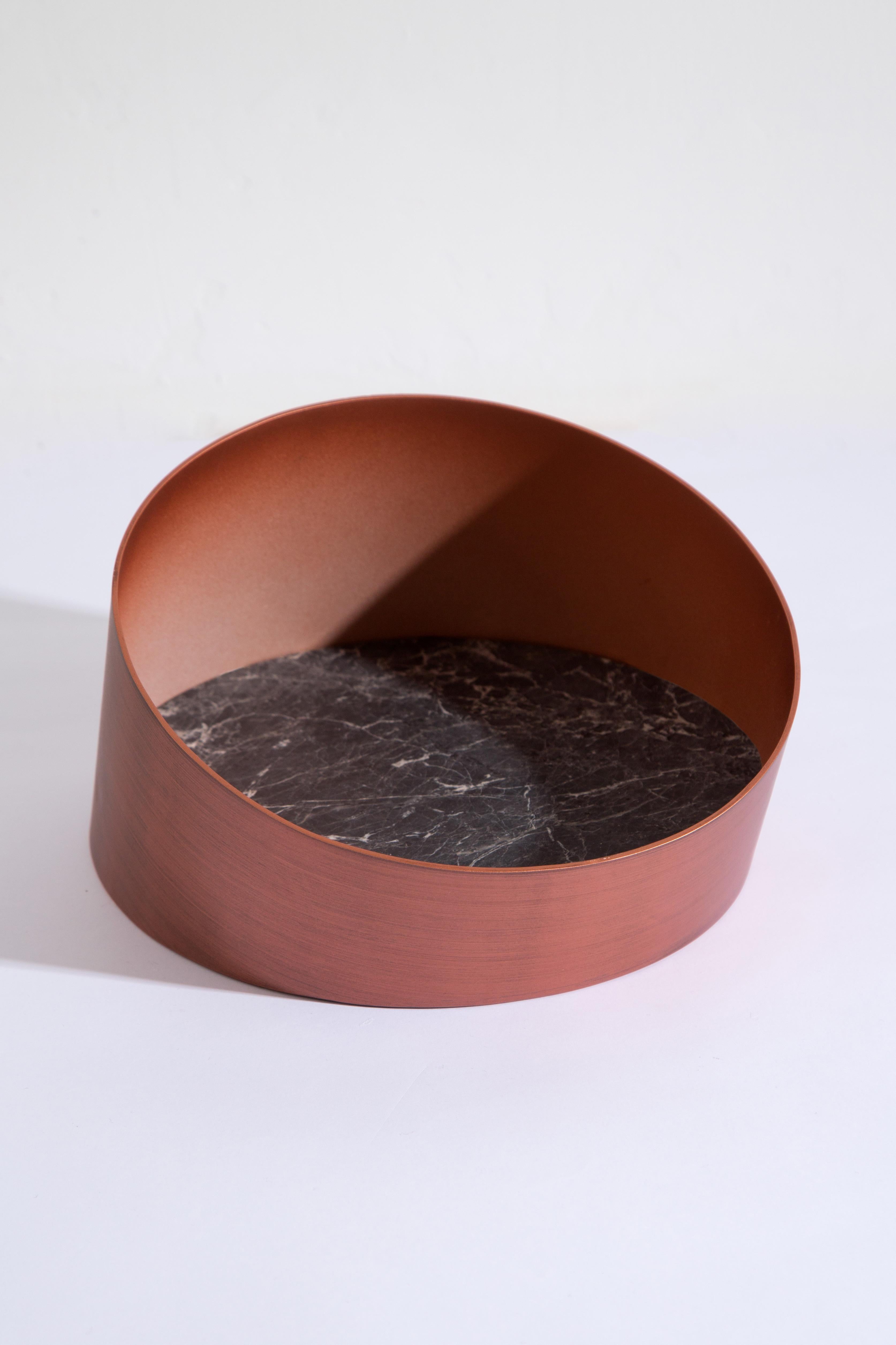 Edge Decorative Object by Laboratorio
Dimensions: D 23 x W 20 x H 12,5 cm.
Materials: Satin/galvanized steel and Argento marble.

Laboratorio is a container where ideas are assembled into materials. Maurizio Bergo is an interior product designer and