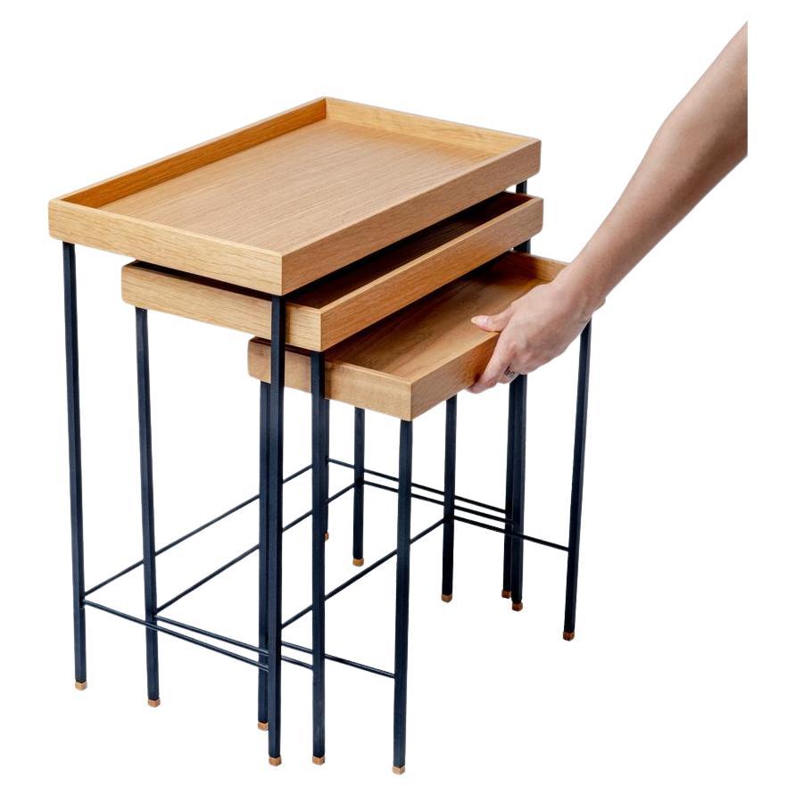 Mesa nido EDGE, tablero de roble, patas de metal negro, miel en venta