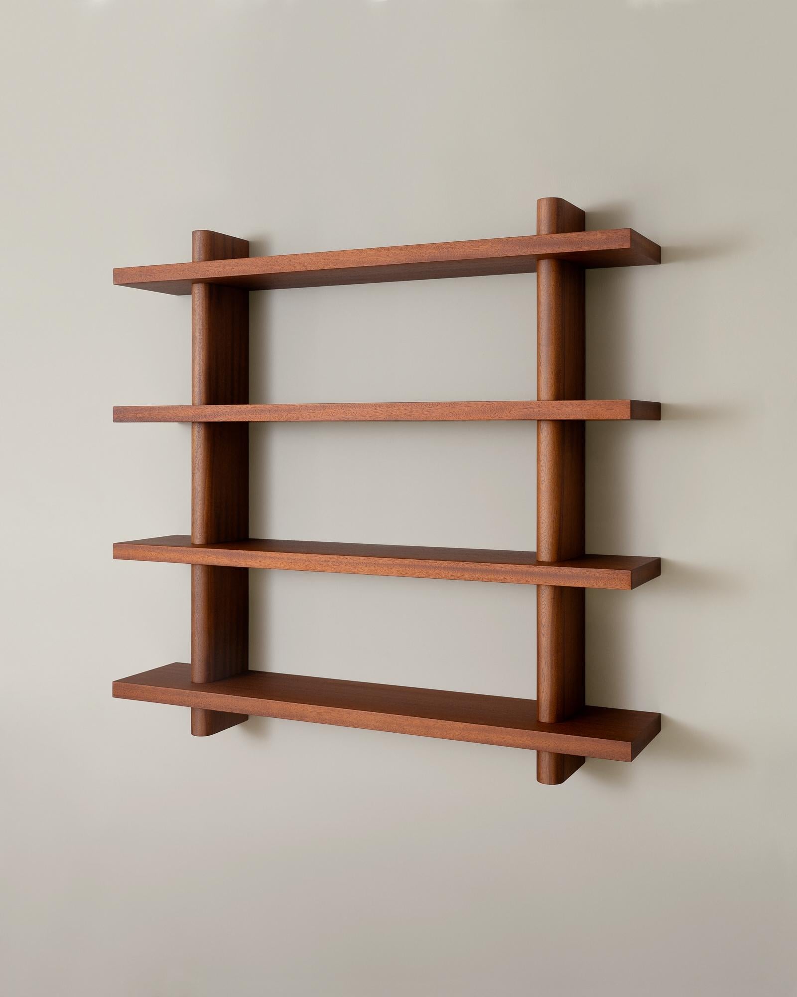 Etagère Edge en placage de noyer avec revêtement transparent satiné par Veermakers en vente 1