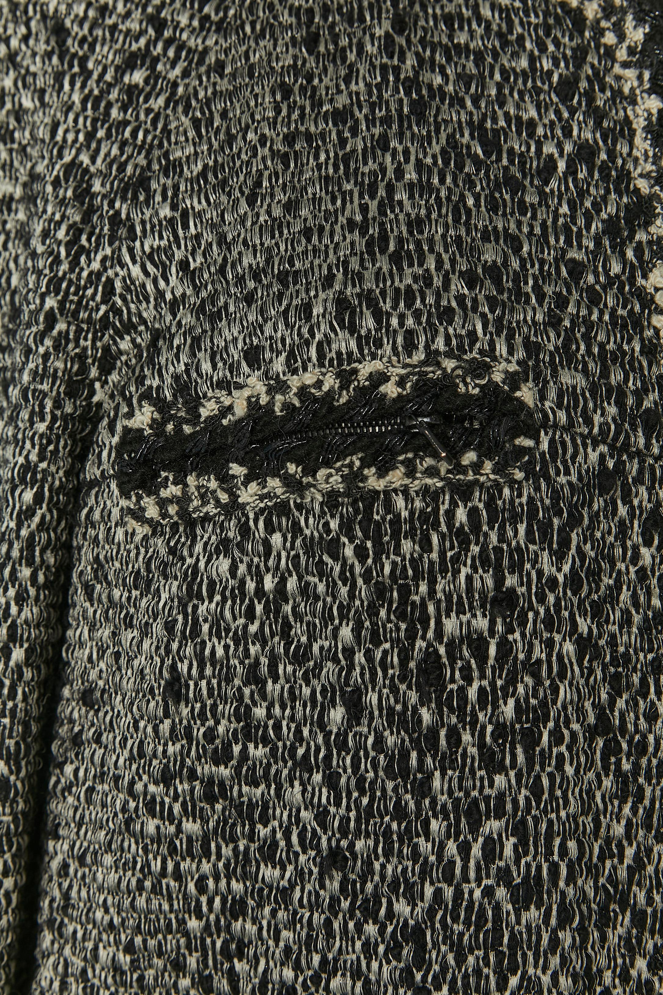 Nero Giacca in tweed bianco e nero da un lato e dall'altro, Chanel in vendita