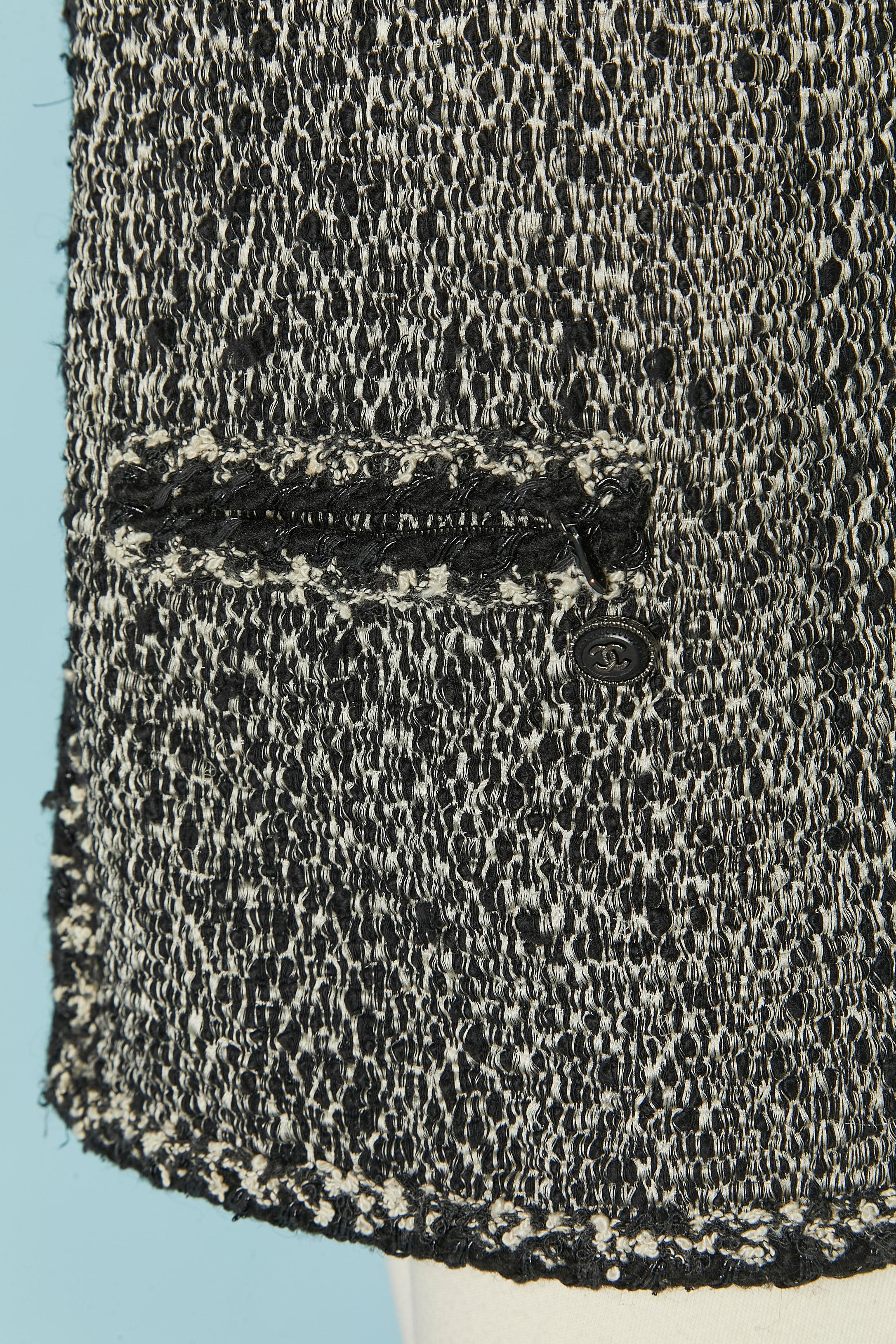 Giacca in tweed bianco e nero da un lato e dall'altro, Chanel In condizioni ottime in vendita a Saint-Ouen-Sur-Seine, FR