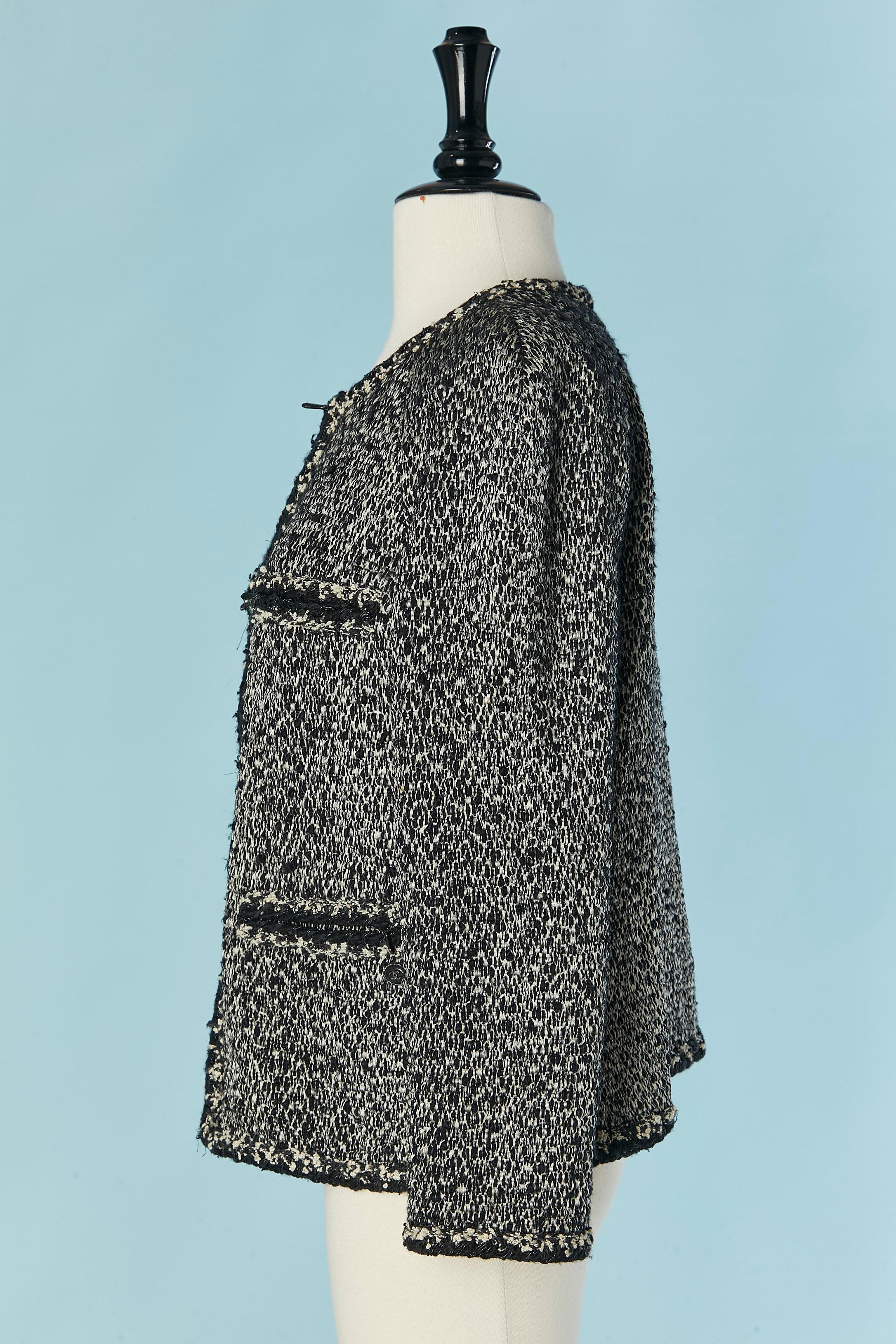 Donna Giacca in tweed bianco e nero da un lato e dall'altro, Chanel in vendita
