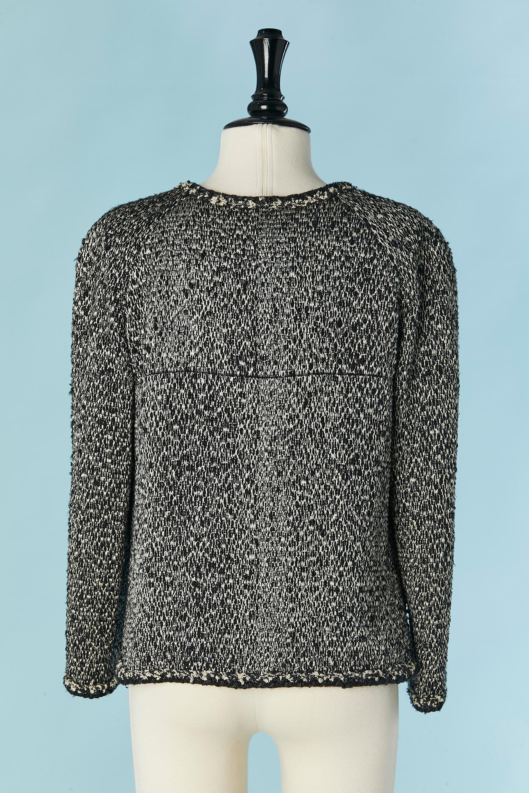 Giacca in tweed bianco e nero da un lato e dall'altro, Chanel in vendita 1