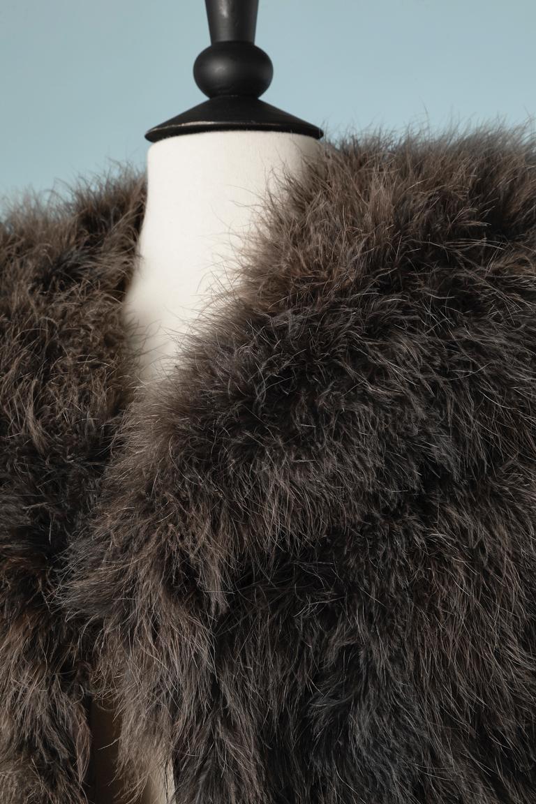 Edge to edge Grey feather coat with large collar. Shoulder pads. Rayon lining. 
SIZE L