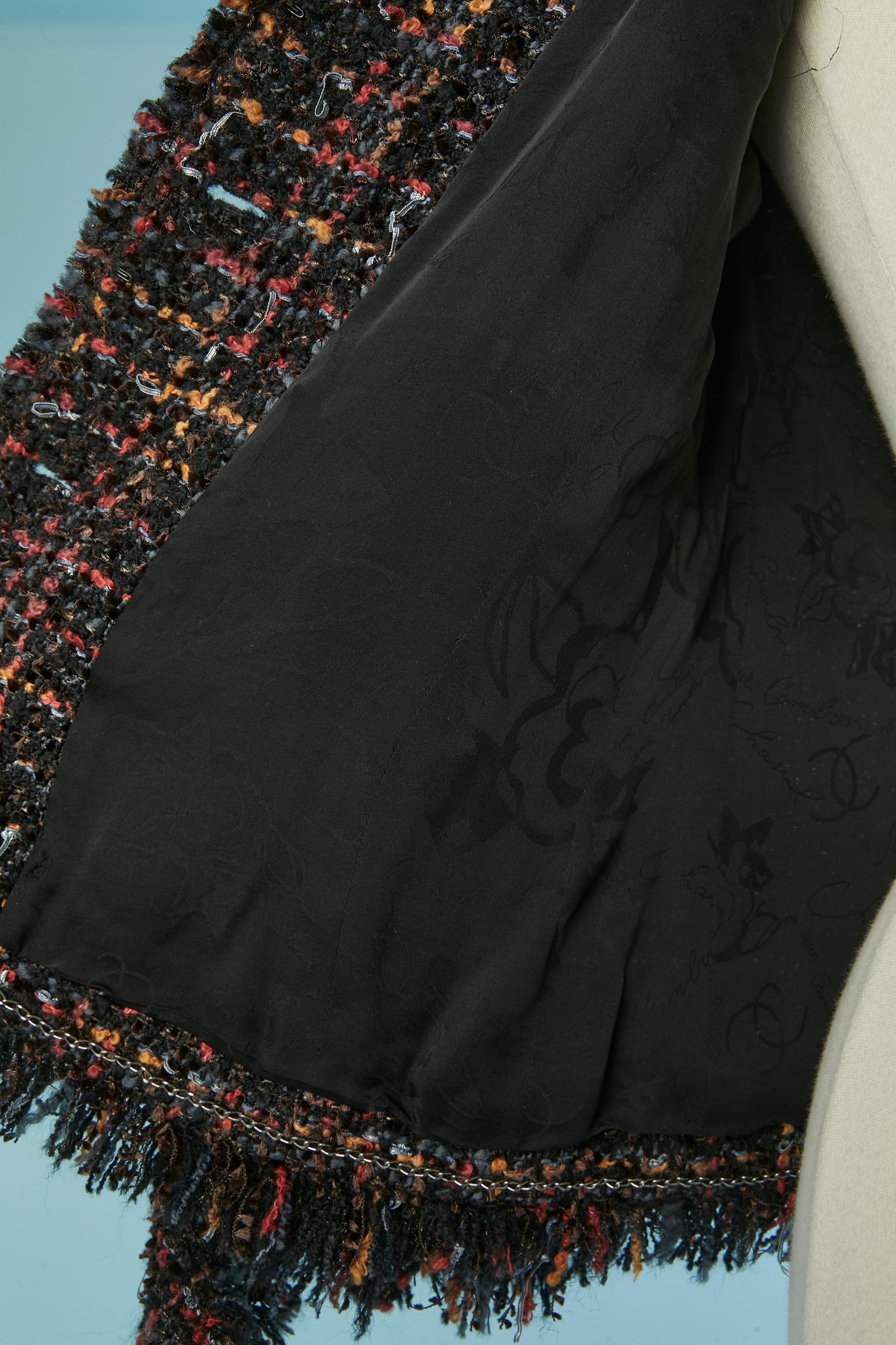 Tweed-Jacke von Rand zu Rand mit unter der Brust gebundenem Schal  CHANEL FW 2010 im Angebot 6