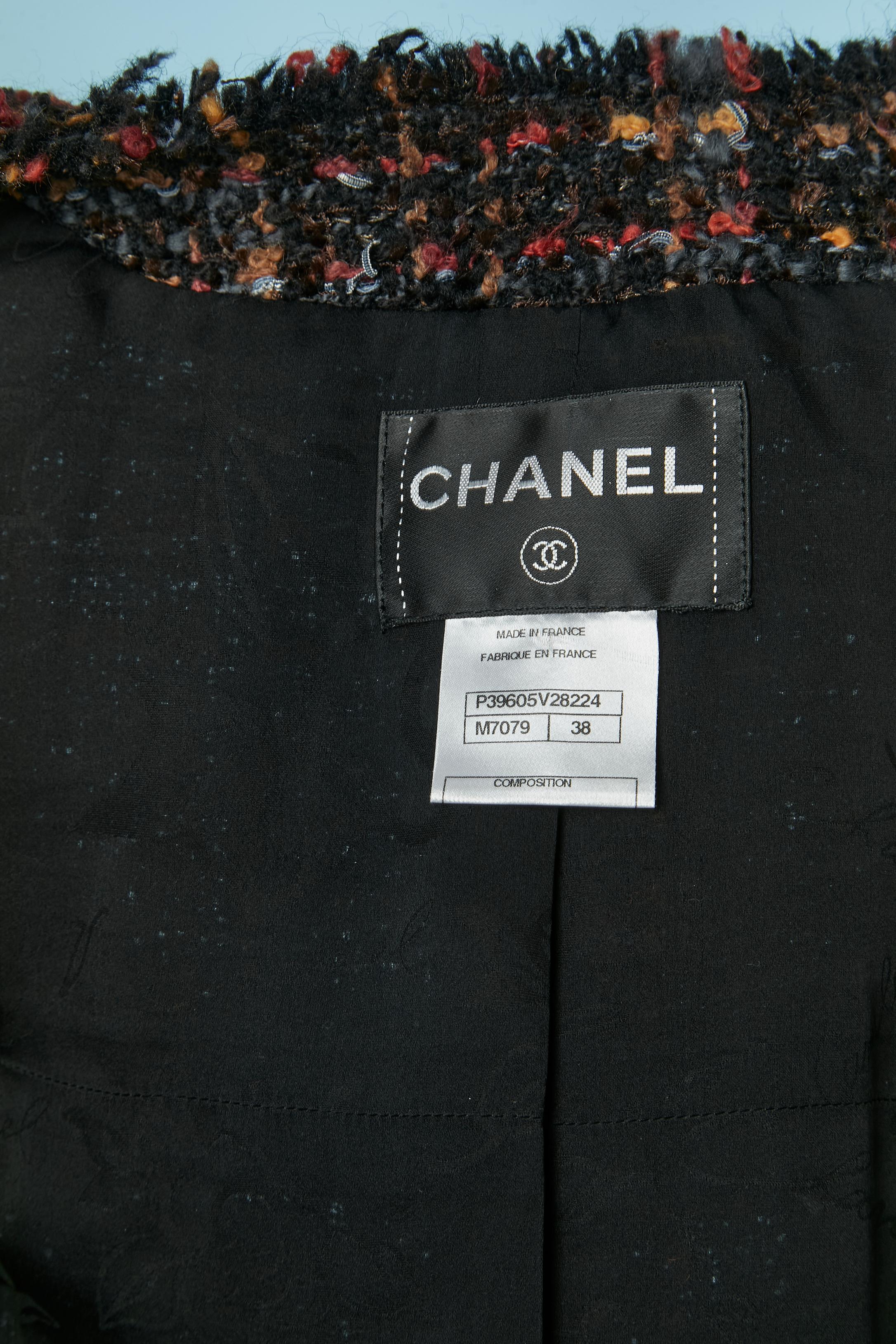 Tweed-Jacke von Rand zu Rand mit unter der Brust gebundenem Schal  CHANEL FW 2010 im Angebot 7