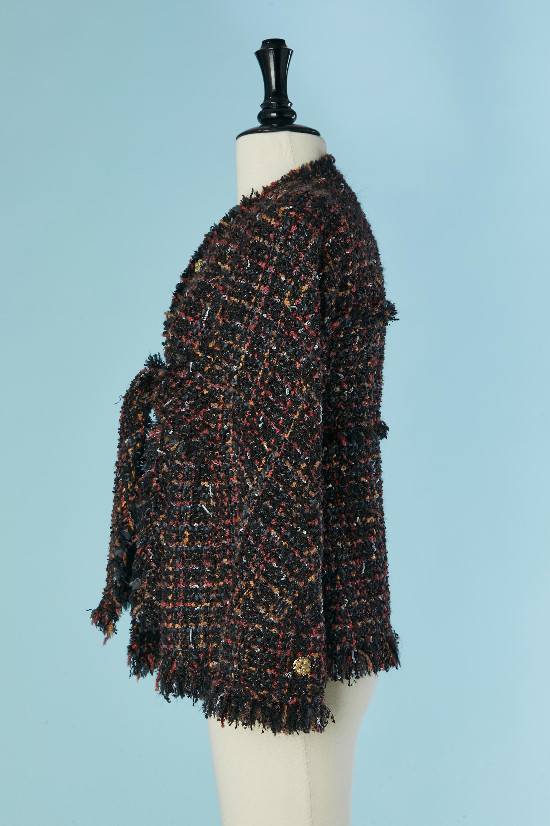 Tweed-Jacke von Rand zu Rand mit unter der Brust gebundenem Schal  CHANEL FW 2010 im Angebot 1