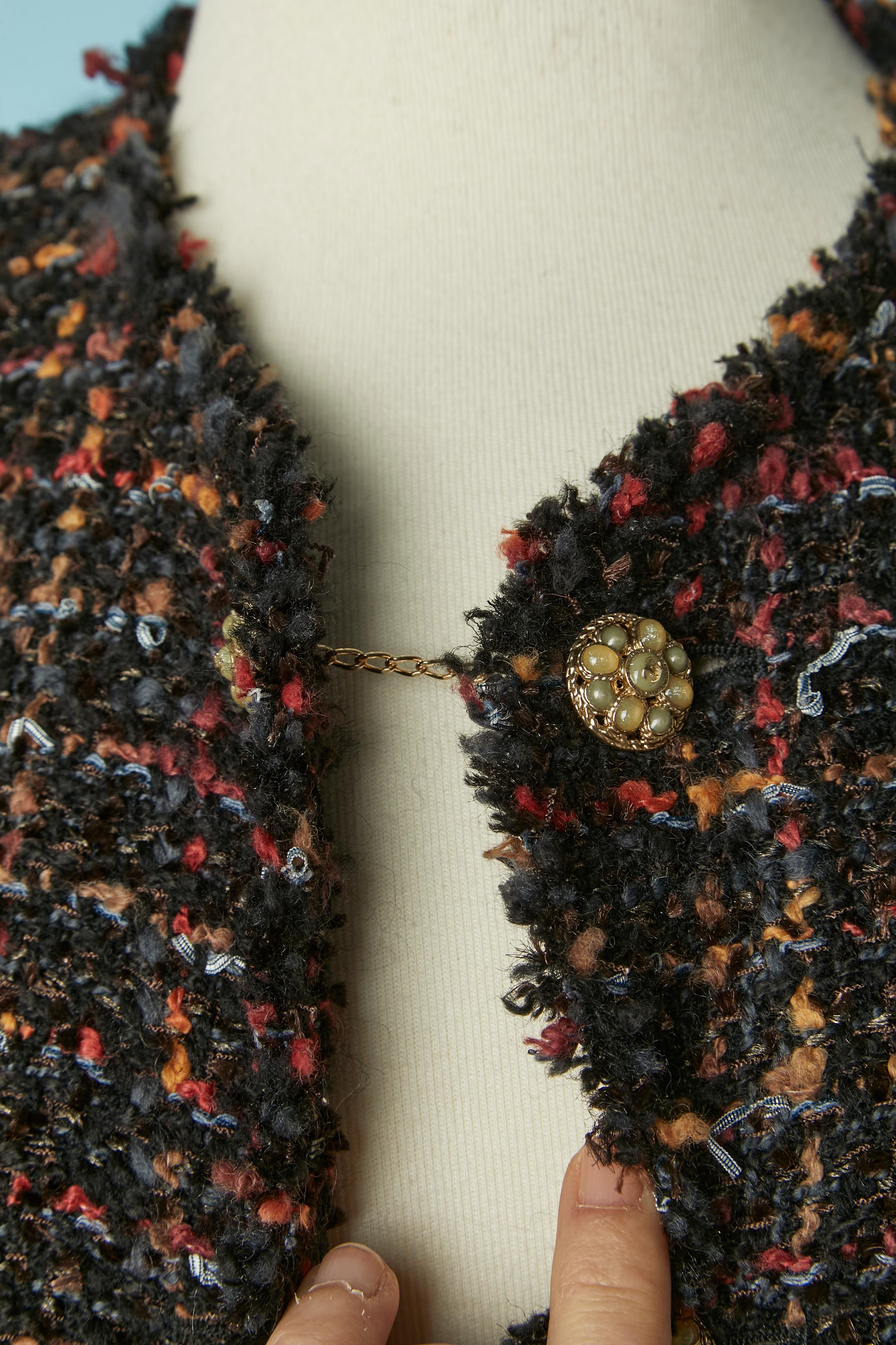 Tweed-Jacke von Rand zu Rand mit unter der Brust gebundenem Schal  CHANEL FW 2010 im Angebot 4