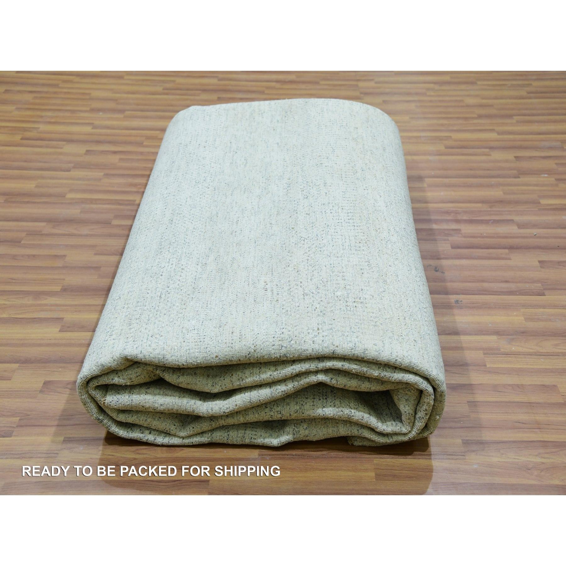 Edgecomb Grauer, moderner, handgeknüpfter, übergroßer Teppich aus unbefärbter Wolle in Übergröße mit Grasdesign im Angebot 2