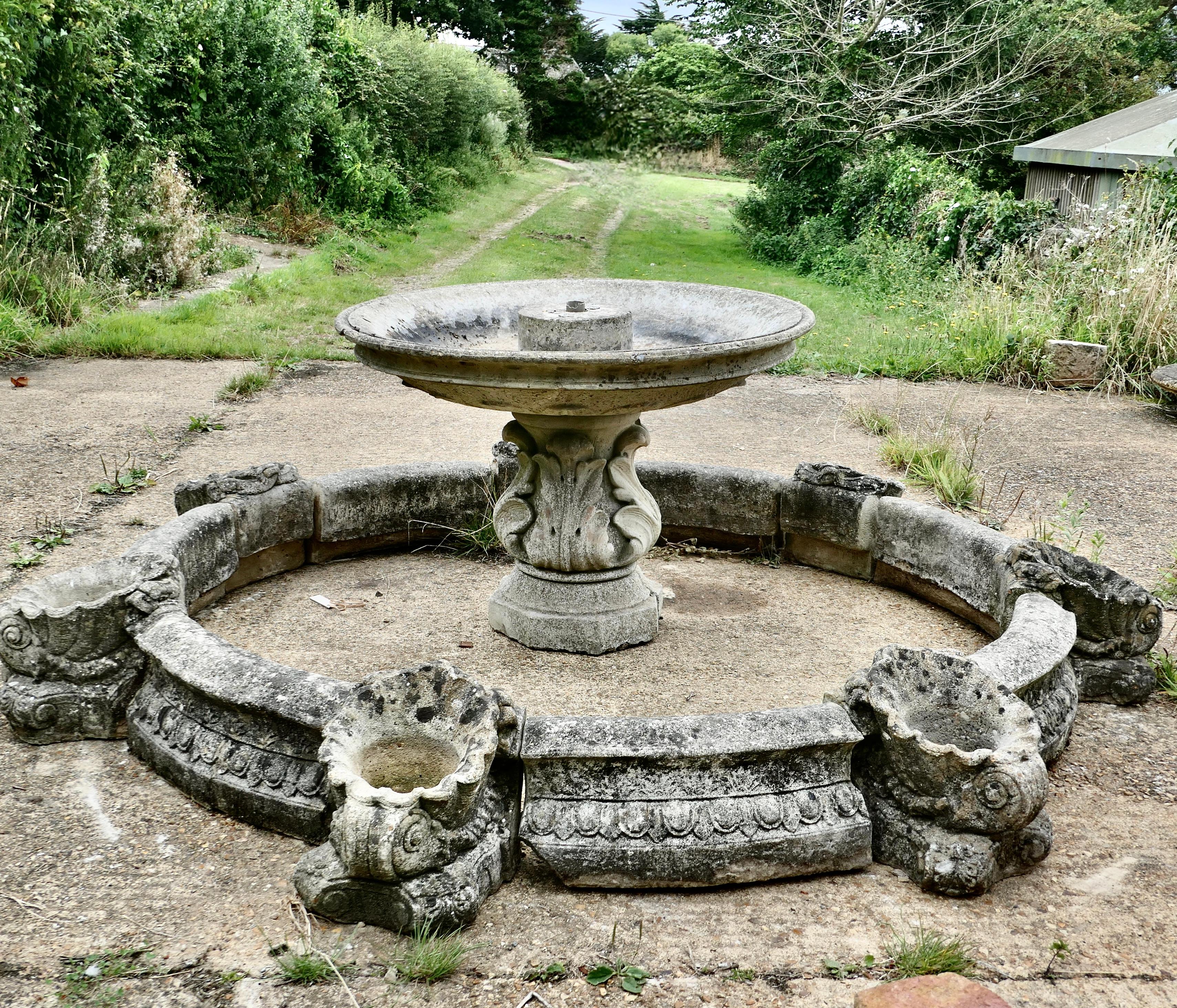 Bordures, fontaine circulaire, parterre, jardin d'herbes, puits de feu

Une véritable rareté, des ensembles de bordures décoratives formant un cercle, il y en a 7 de chacune des pièces incurvées et des pièces en forme de coquille.
Les ensembles sont