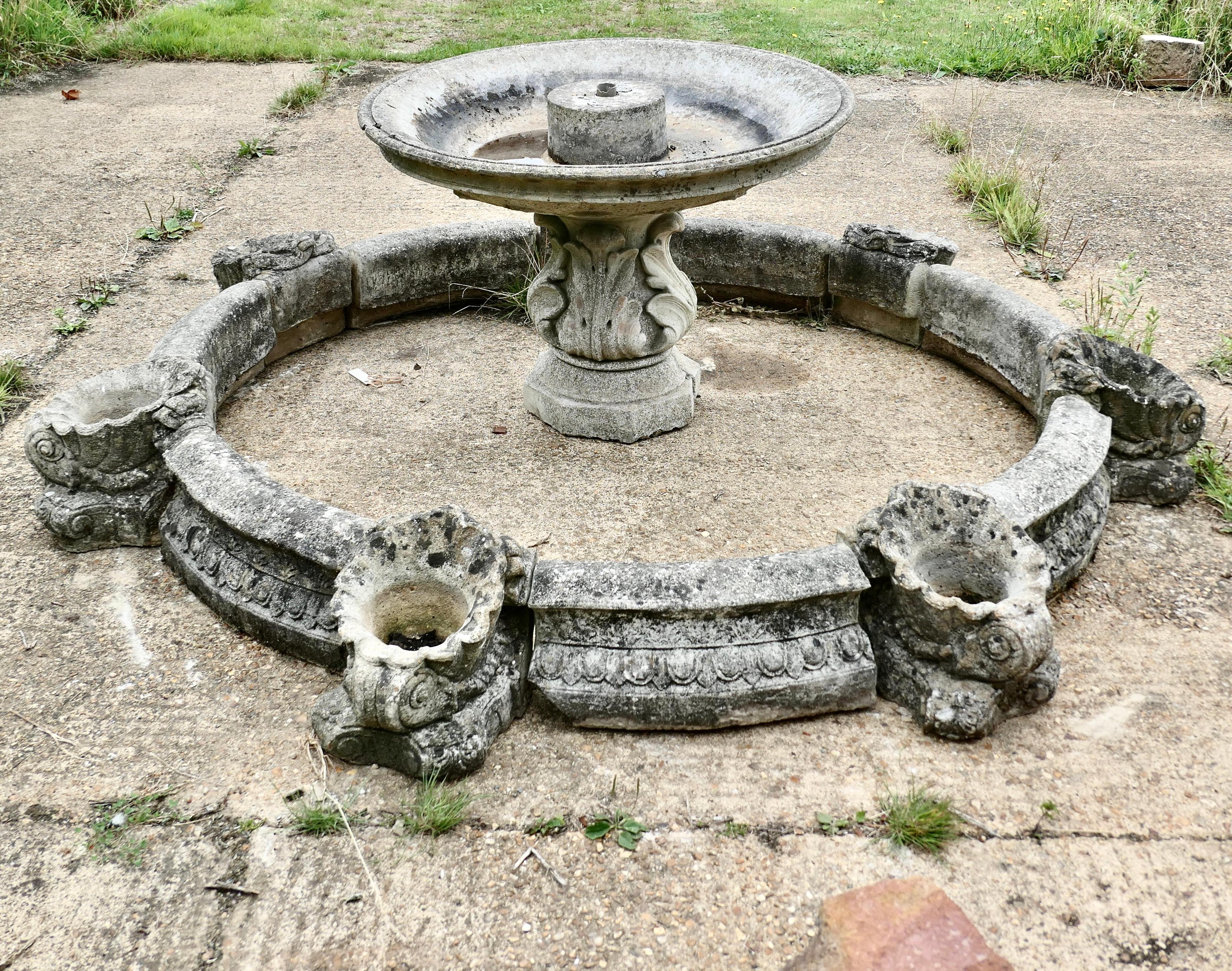 Gothique Bordures, fontaine circulaire, parterre, jardin d'herbes, puits de feu en vente