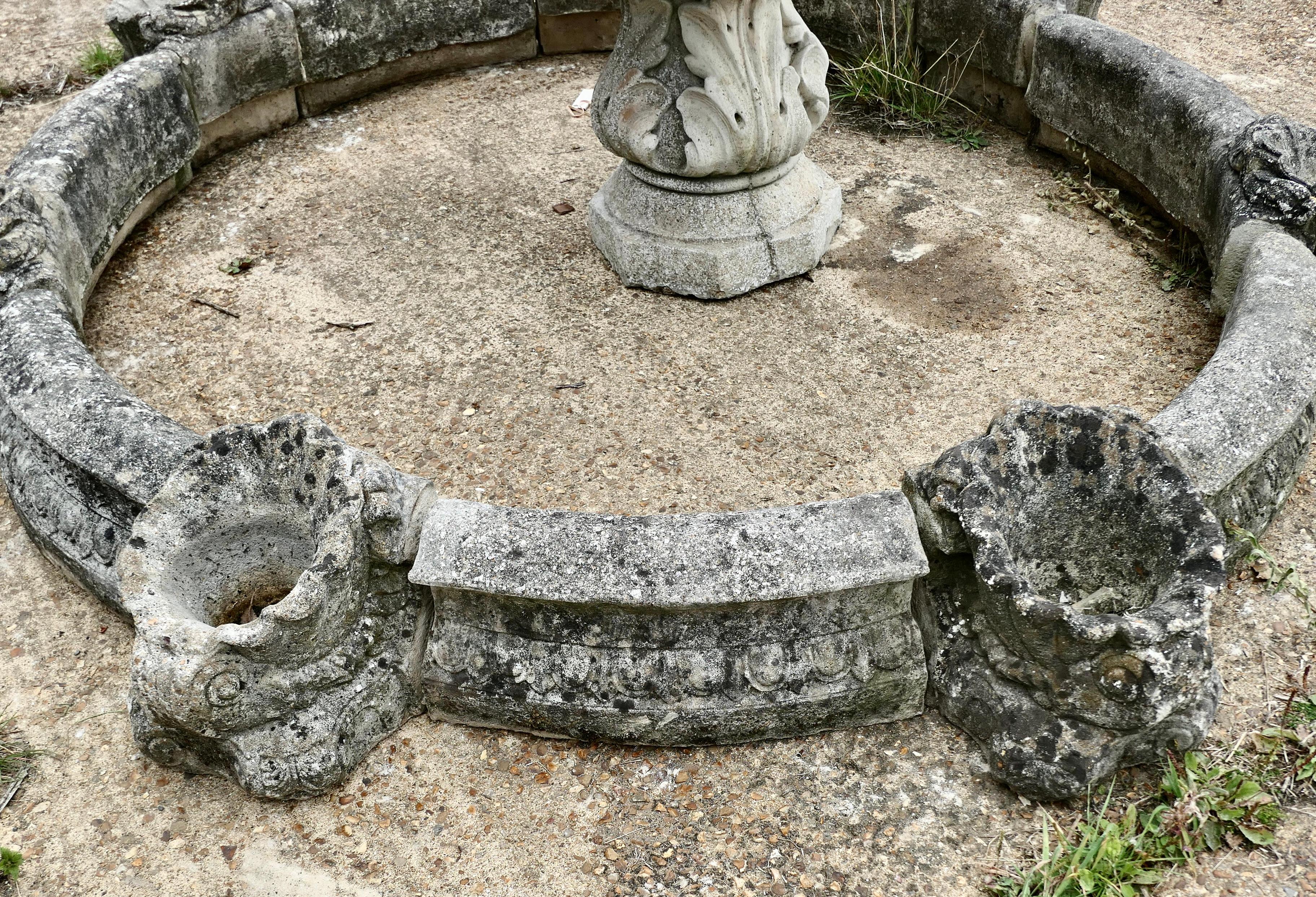 20ième siècle Bordures, fontaine circulaire, parterre, jardin d'herbes, puits de feu en vente