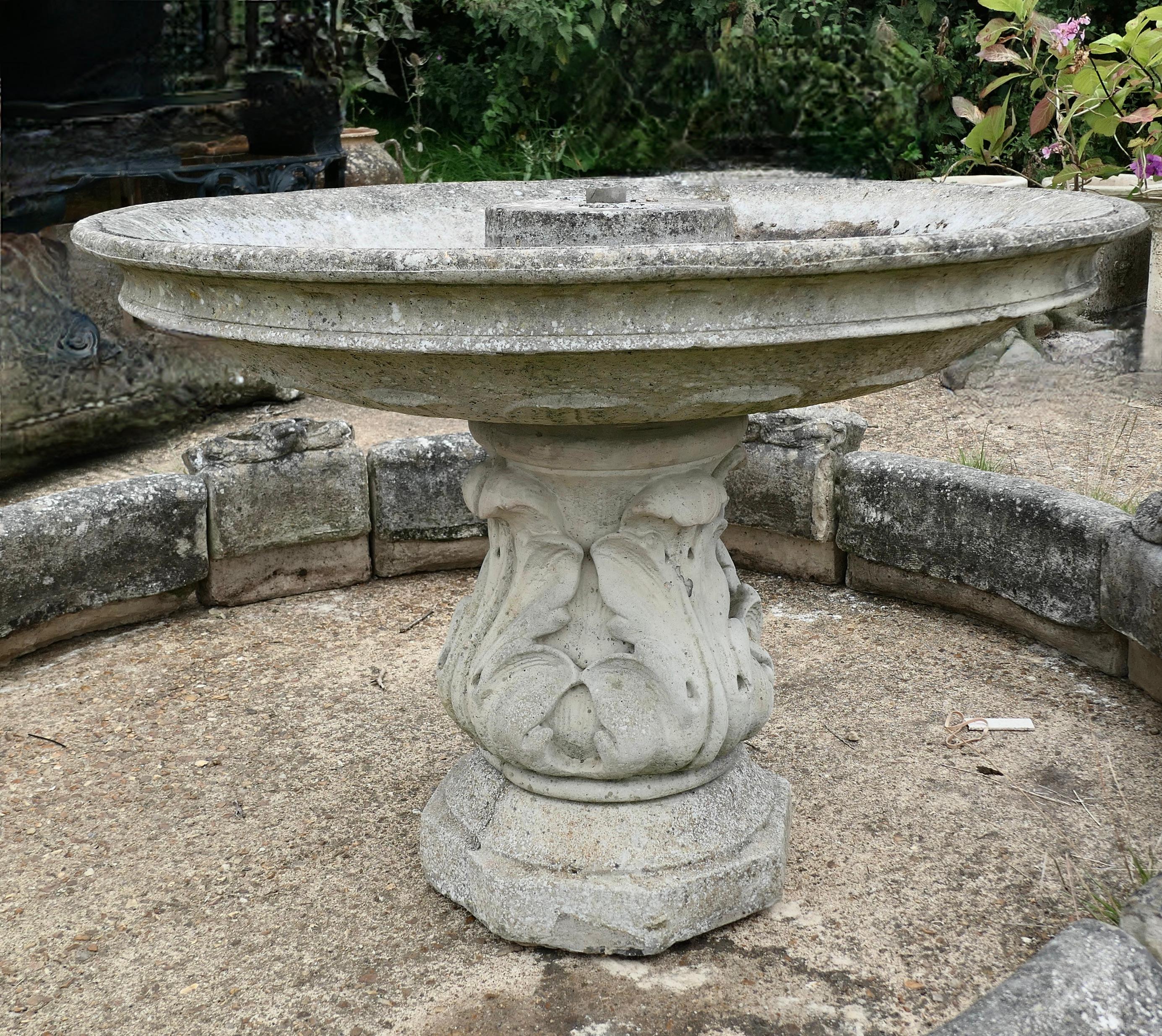 Bordures, fontaine circulaire, parterre, jardin d'herbes, puits de feu en vente 3