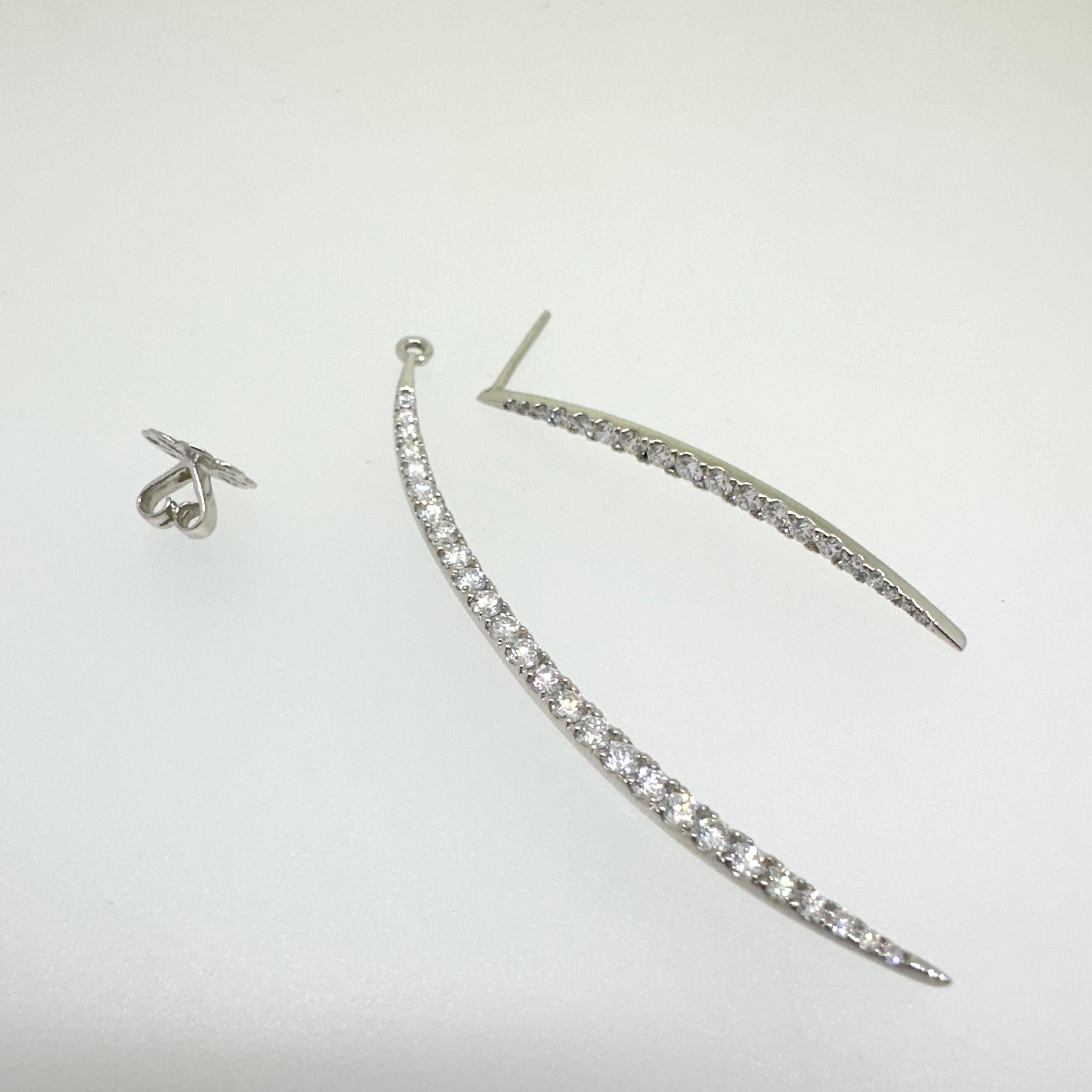 Edgy Dangling Cocktail-Diamant-Ohrringe mit 2,11 Karat funkelnden Diamanten im Zustand „Neu“ im Angebot in Bangkok, TH