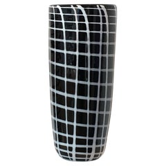 Edie: schwarze Vase von Purho
