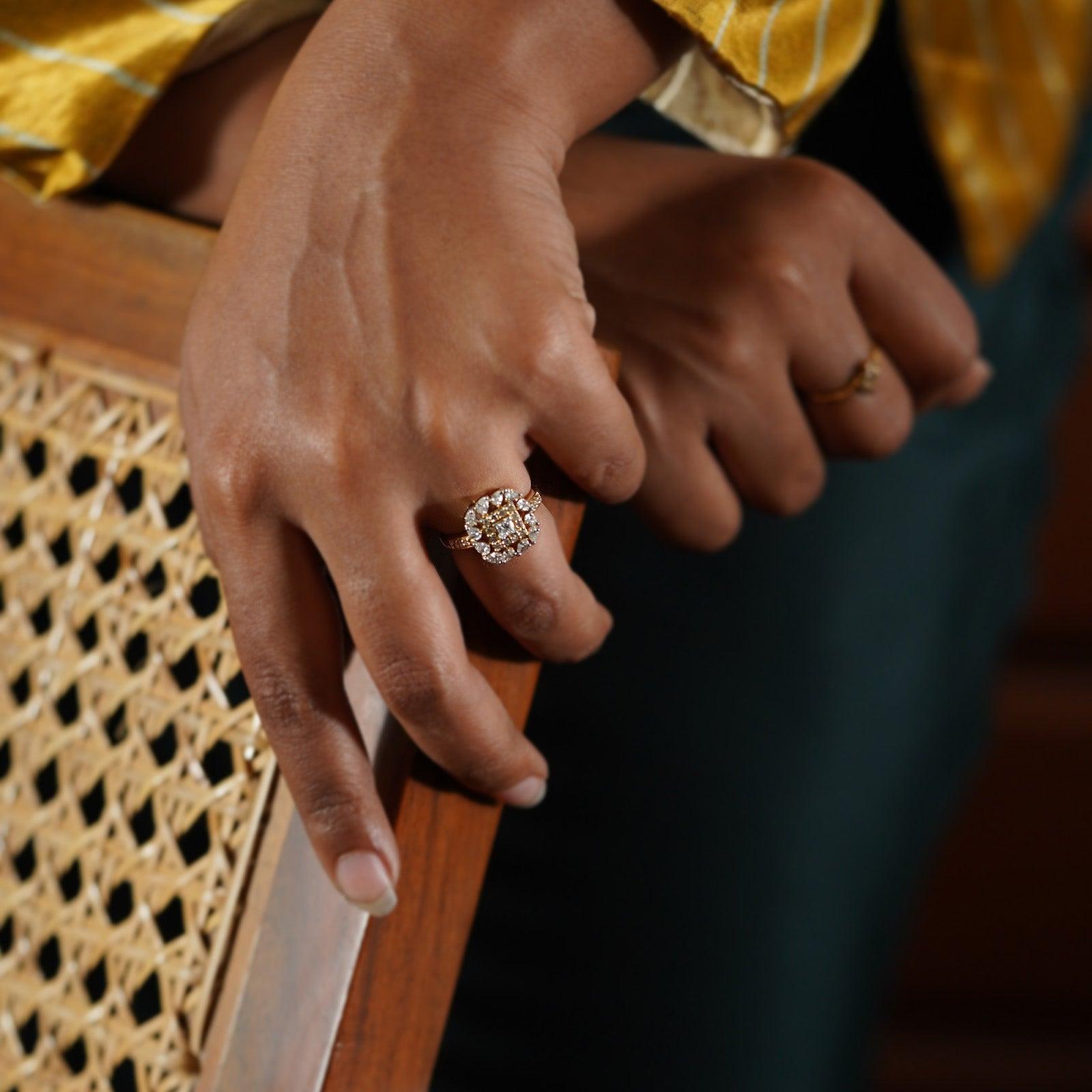 in vendita:  Anello Moi Edie in oro e diamanti 3