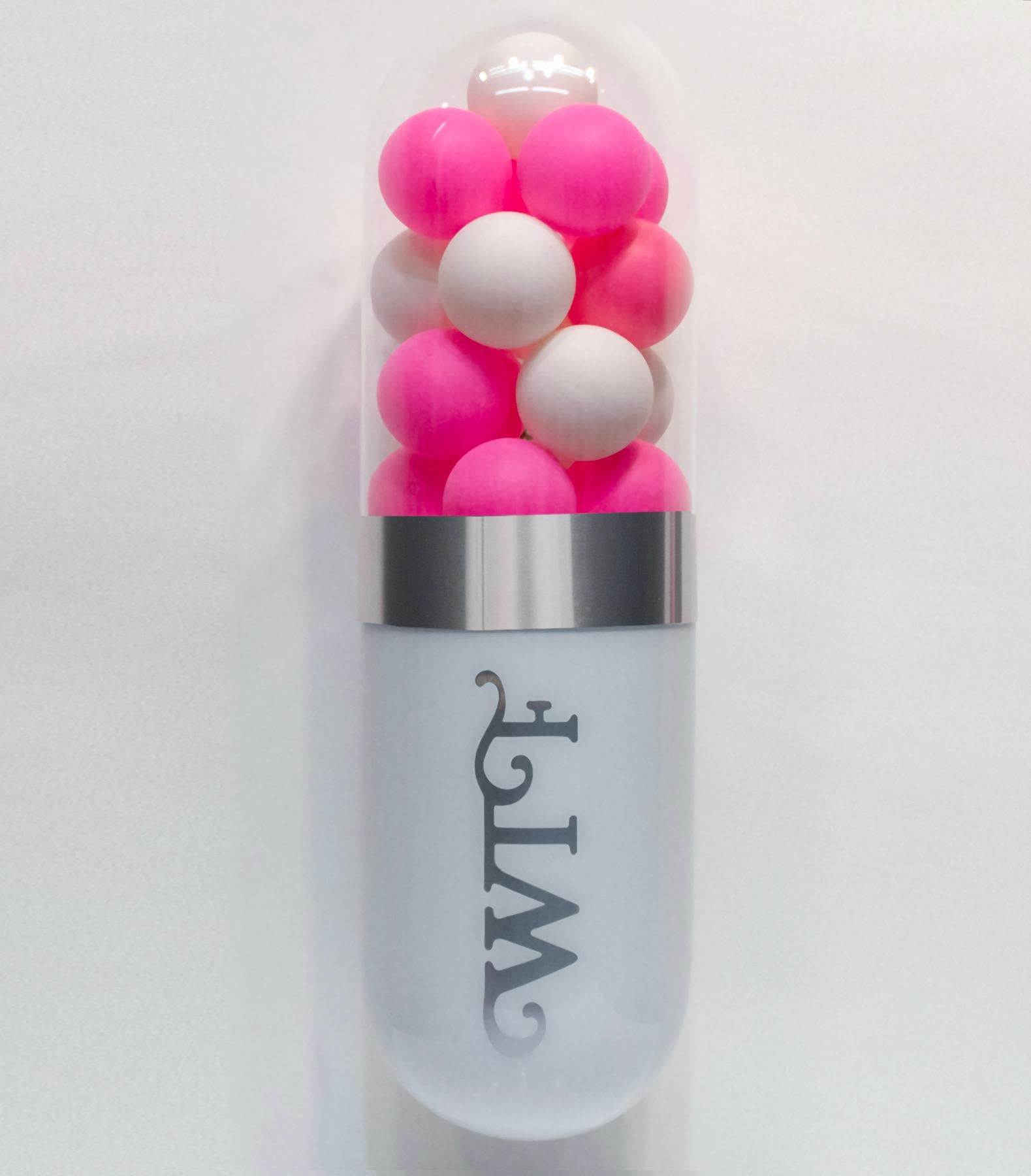 Fantastico! WTF (Hers) - Scultura di pillole di vetro rosa e bianche