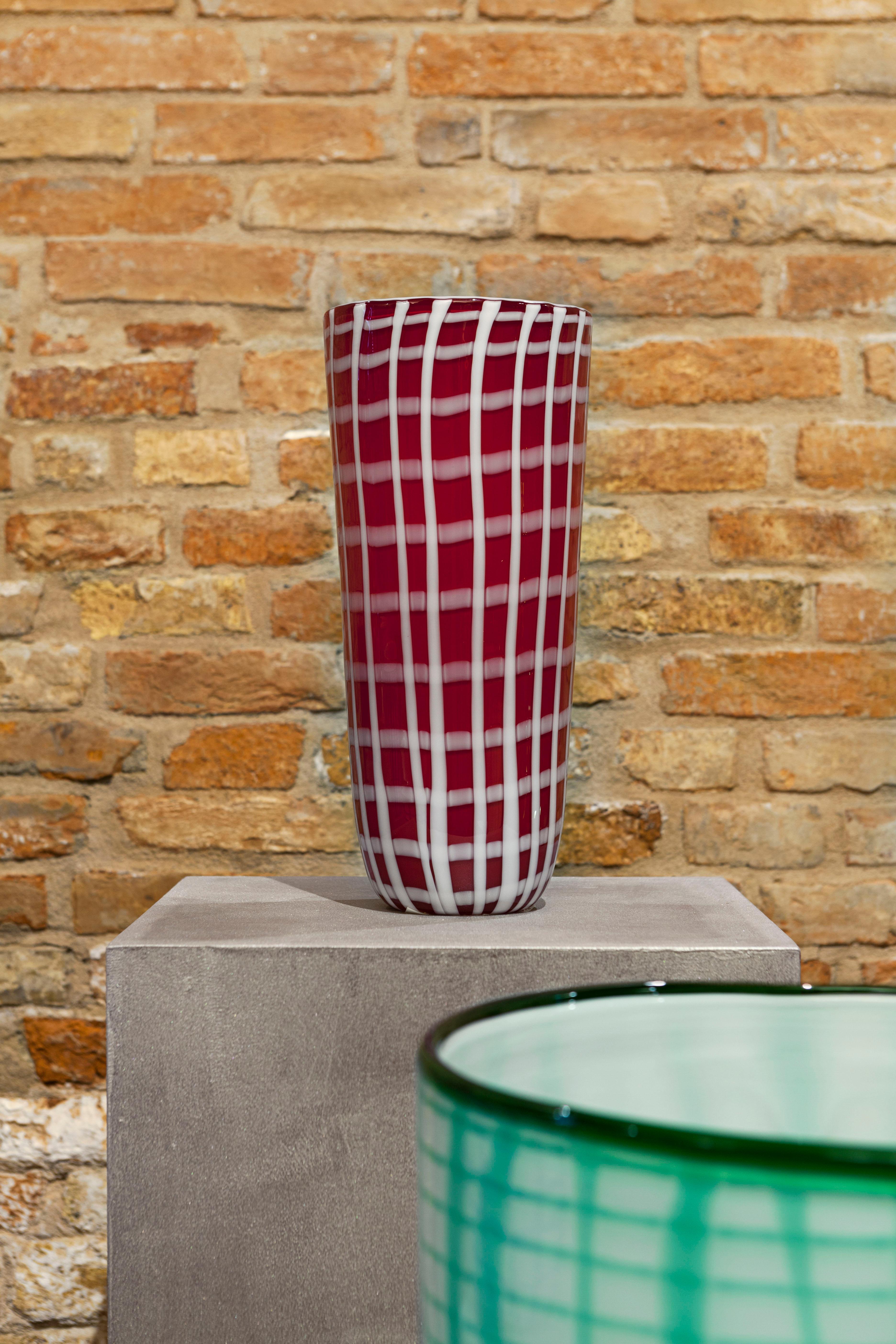 Moderne Vase Elena Cutolo du 21ème siècle en verre de Murano de différentes couleurs en vente