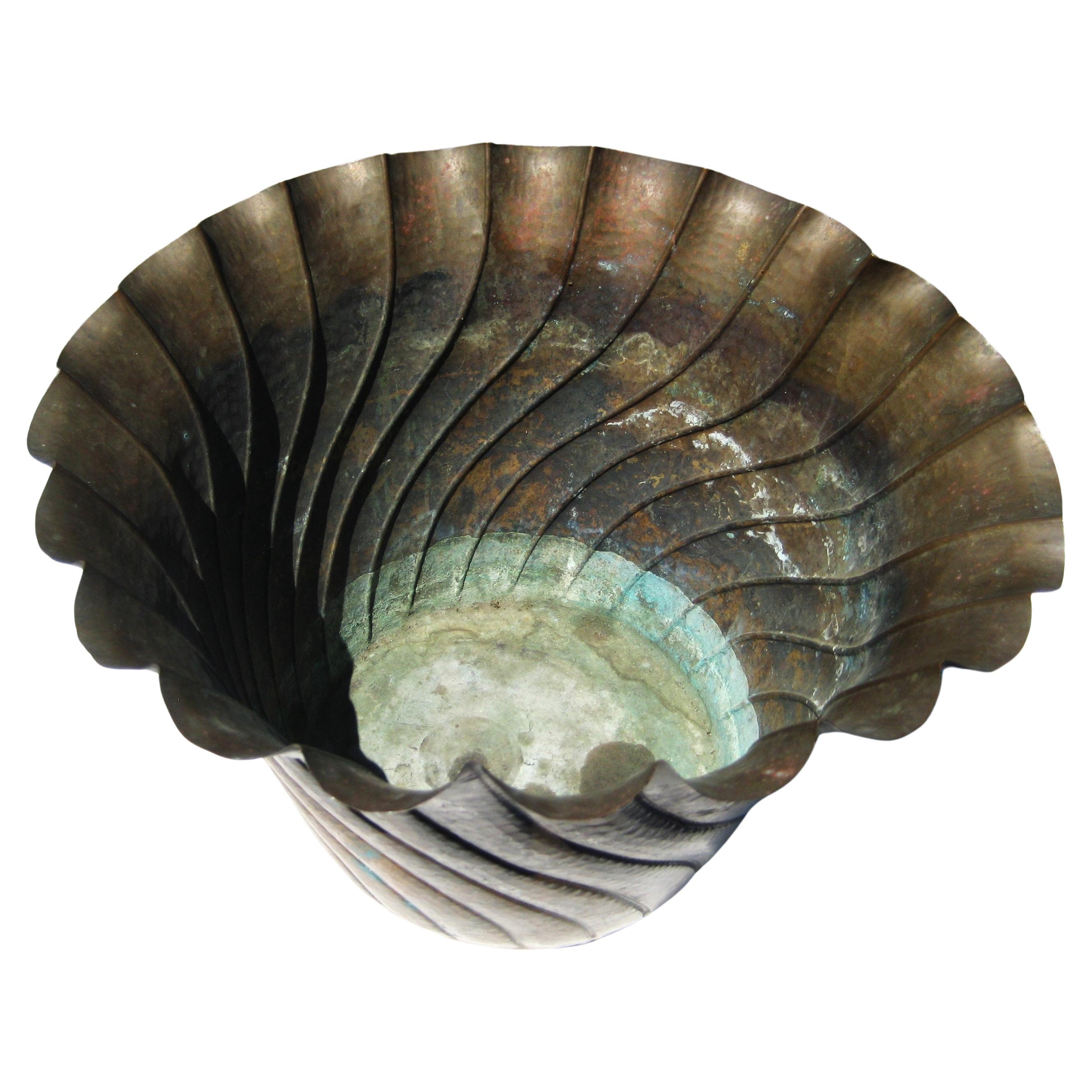 Mid-Century moderno Egidio Casagrande Swirl Design Jardiniere in ottone patinato, Italia, anni '50