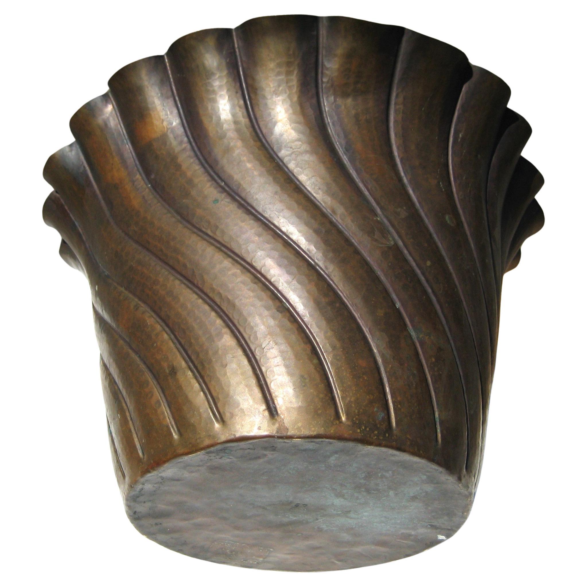 Fatto a mano Egidio Casagrande Swirl Design Jardiniere in ottone patinato, Italia, anni '50