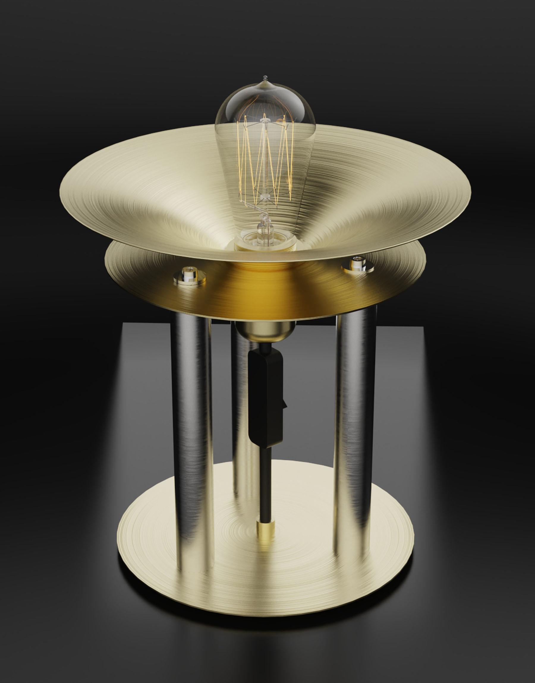 Add a touch of elegance and prestige to your interior with our industrial-style table lamp in genuine brass. This
unique lamp features two 200mm-diameter brass discs linked by three 304L stainless steel pillars, offering
unrivalled durability. The