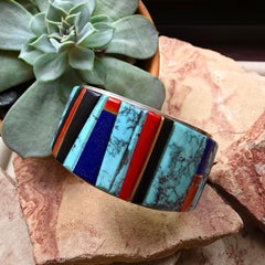 Edison Cummings Manchette Bisbee en or jaune et argent avec turquoise, lapis, corail et bois