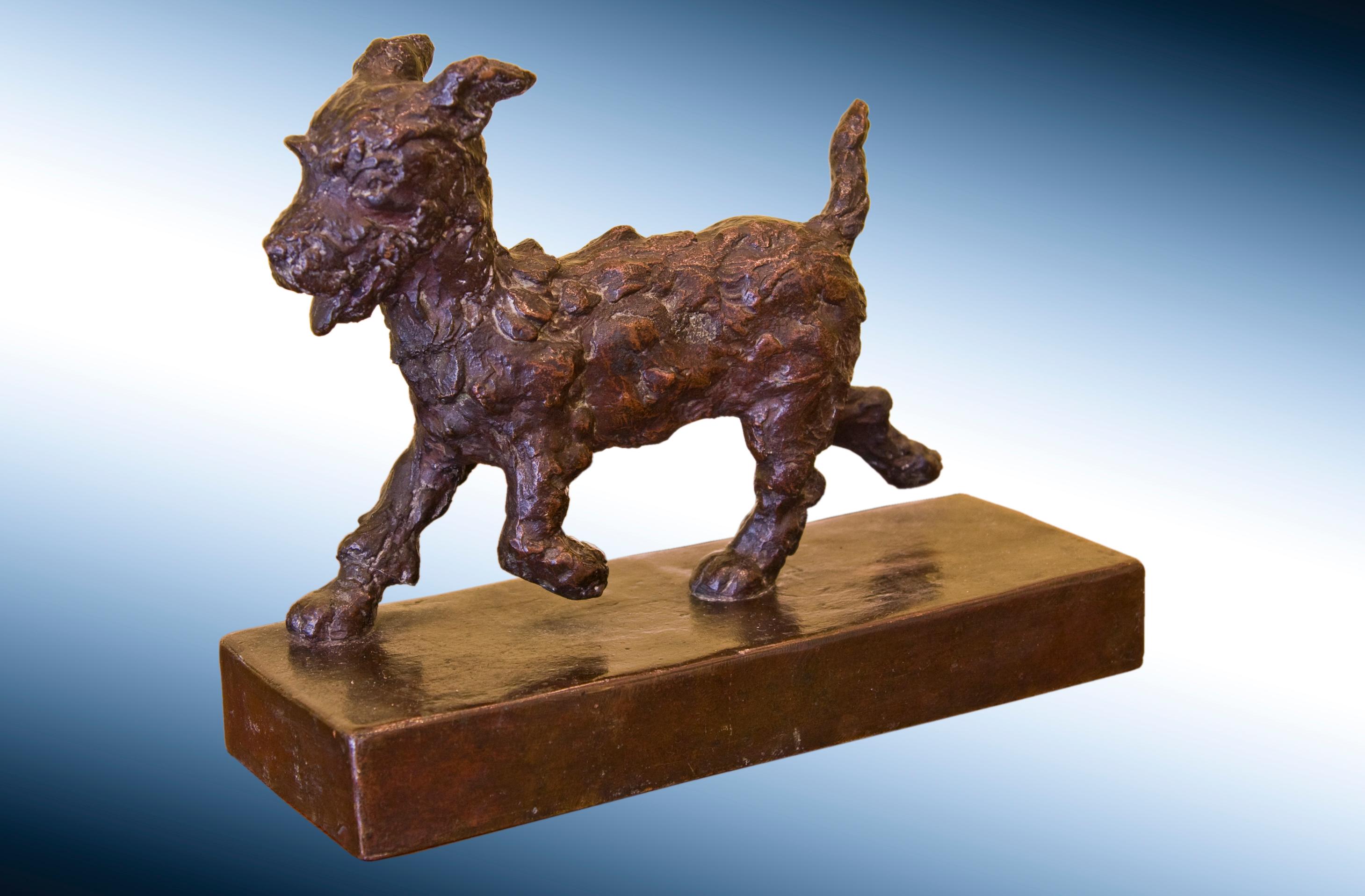 Laufsteg Terrier-Pups (Buchstützen)  (Gold), Figurative Sculpture, von Edith Barretto Stevens Parsons