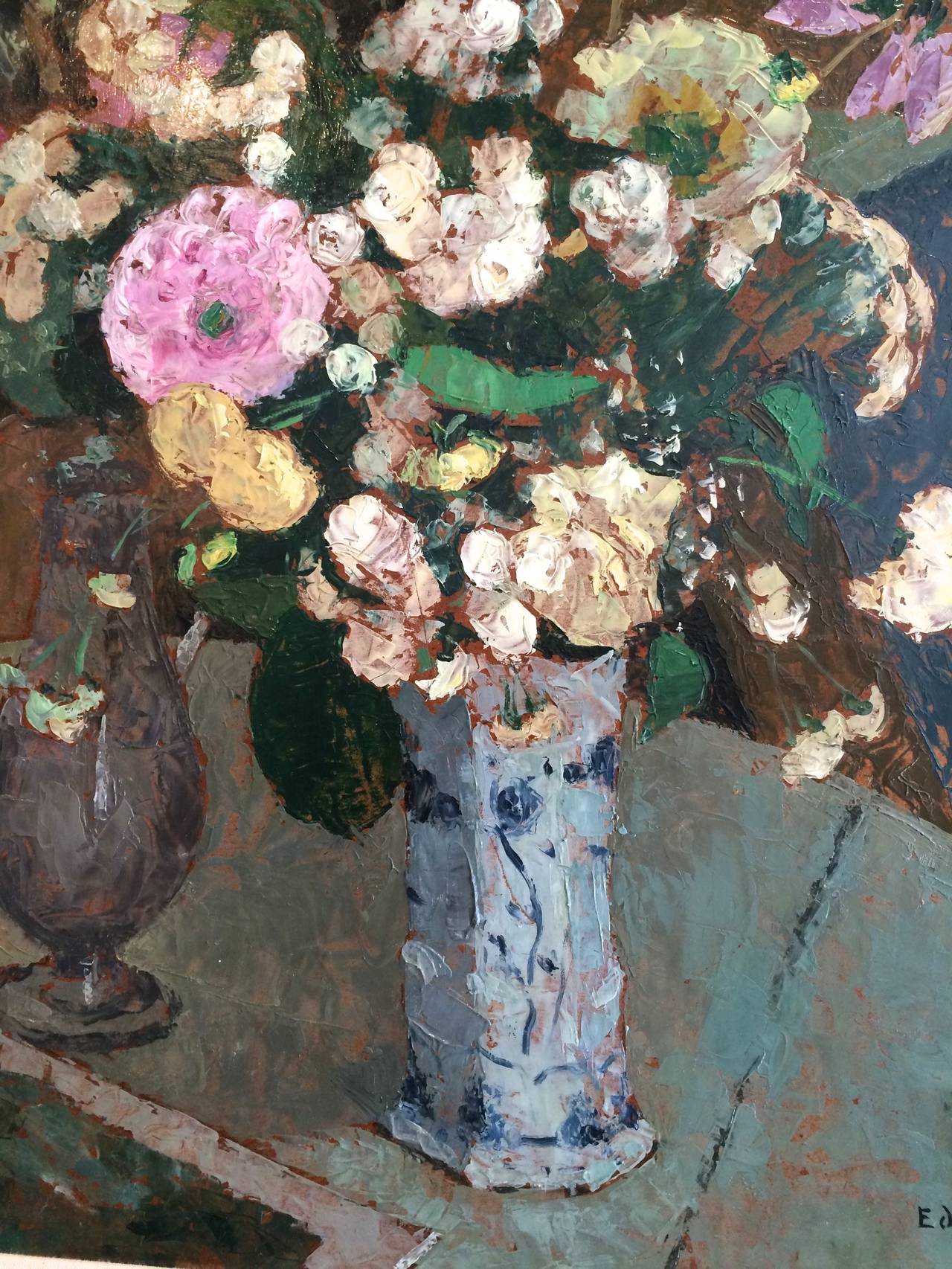  Nature morte française avec bouquet de fleurs 
Huile sur masonite, signée, cadre d'origine vintage.
Edith Faucon est née le 24 mai 1919 à Carentan en France. Elle doit sa formation artistique d'abord à Jules Adler, puis à Emile Dorrée, son Maître,