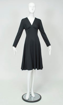Swirling Black Jersey Disco Day Dress with Plunging Bodice – M, 1960s