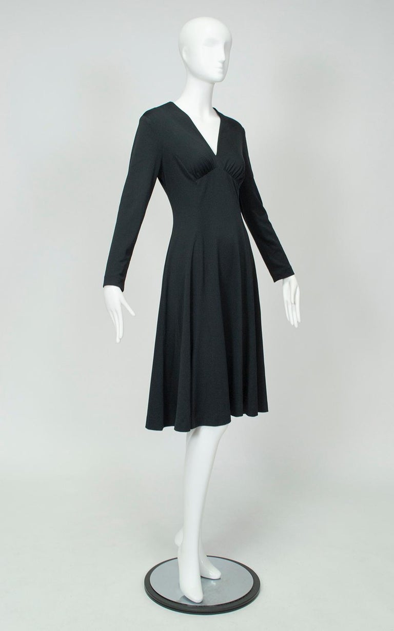 Edith Flagg Black Swirling Princess Dance Dress with Plunging Bodice – M, 1960s In Excellent Condition For Sale In Tucson, AZ