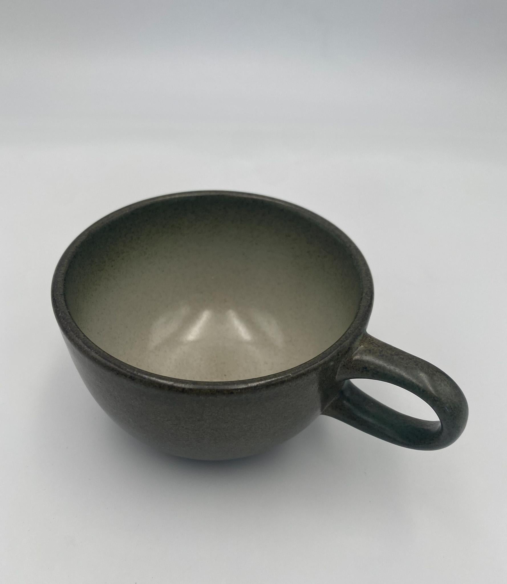 Mid-Century Modern Coupe Line Pottery Sea & Sand Ceramic Cup Edith Heath, vers 1960 en vente
